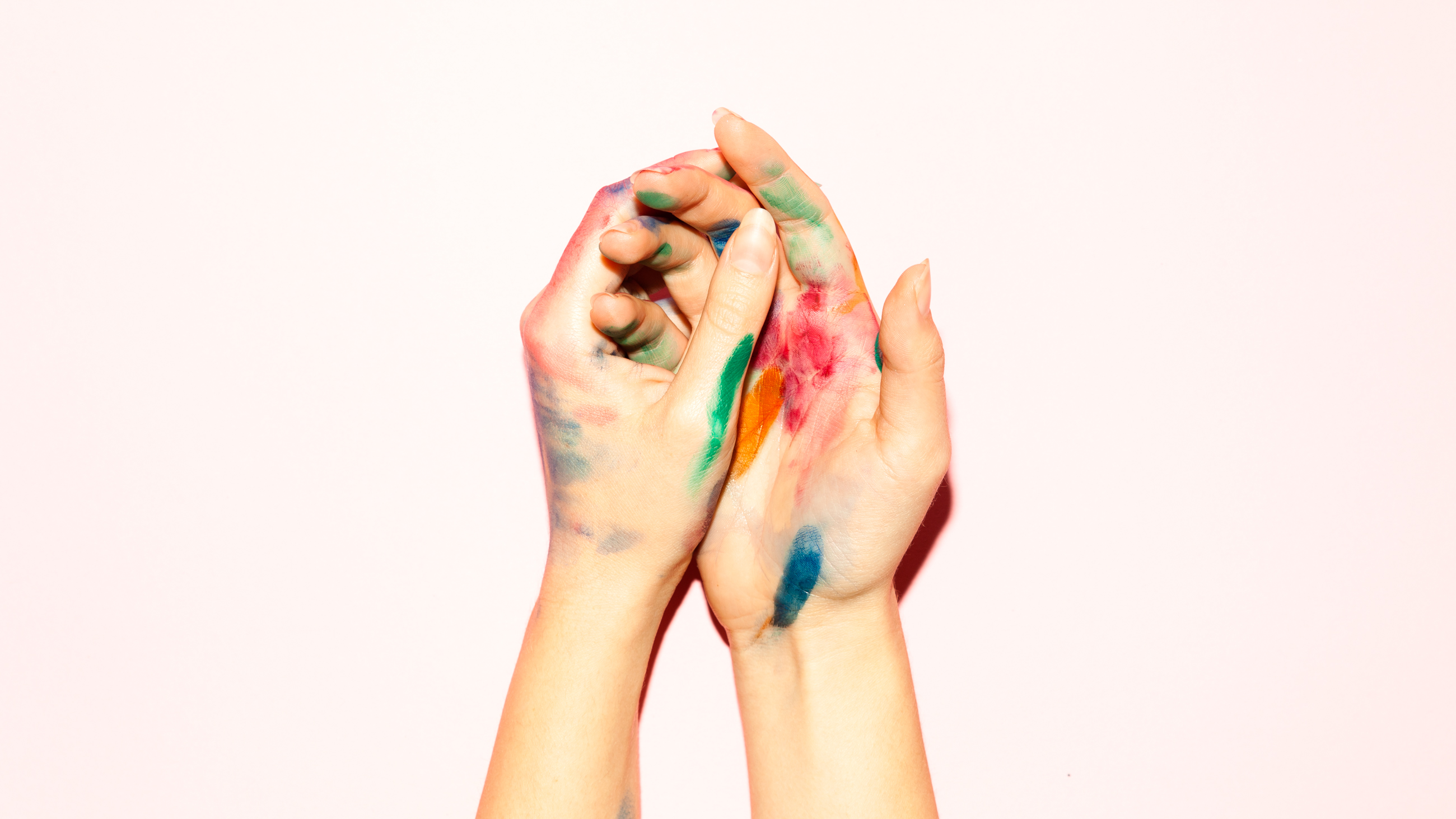 Bild von Händen mit Farbe
