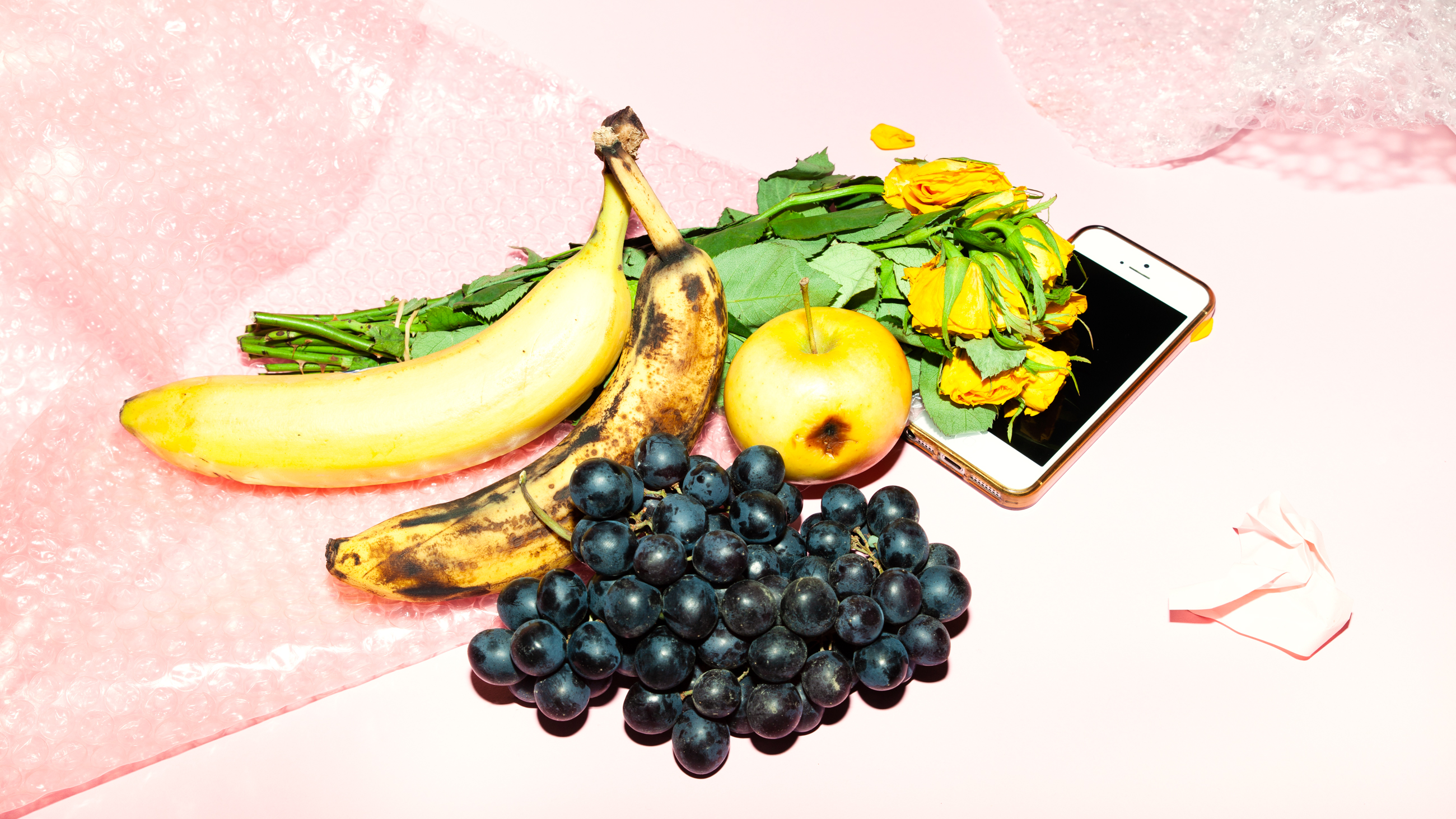 Stillleben mit Obst und Handy