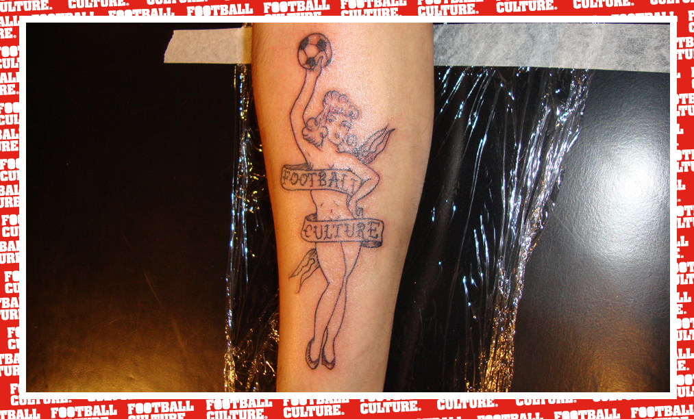 Een FC-tatoeage.