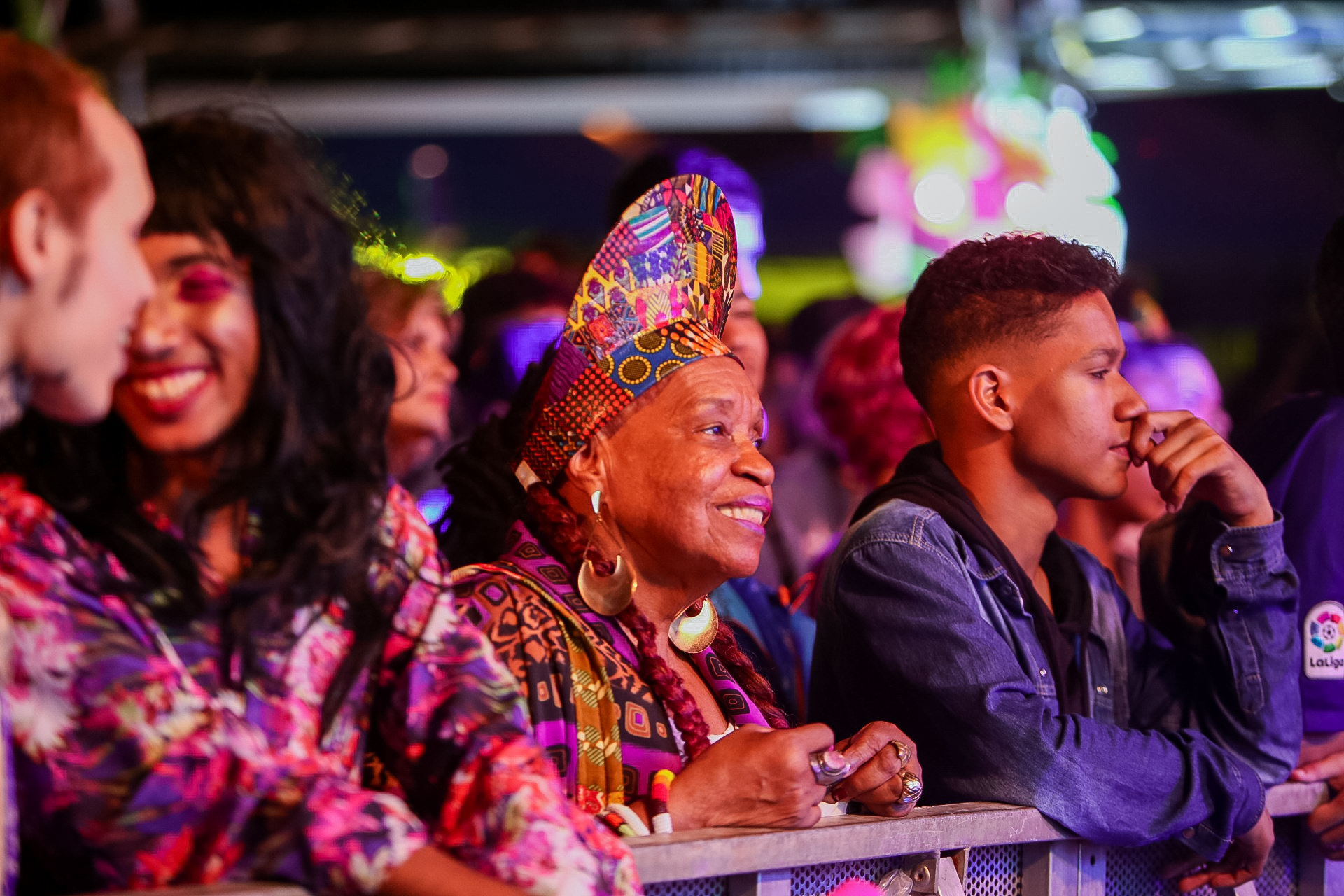 Lydia Garcia, avó do Hodari e matriarca da Garcia Gang, no festival Favela Sounds