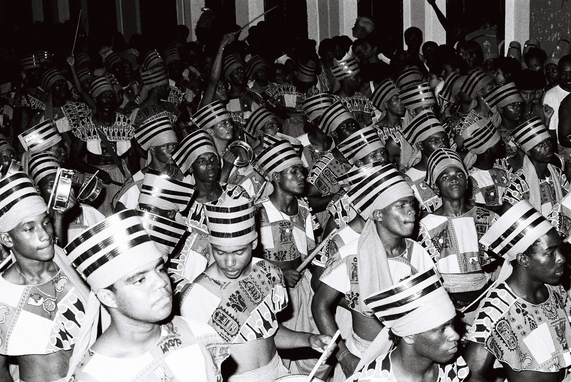 1543511807895-26-Desfile-do-Bloco-Afro-Olodum-Pelourinho-tema-Egito-Foto-Lazaro-Roberto-Ano-1987