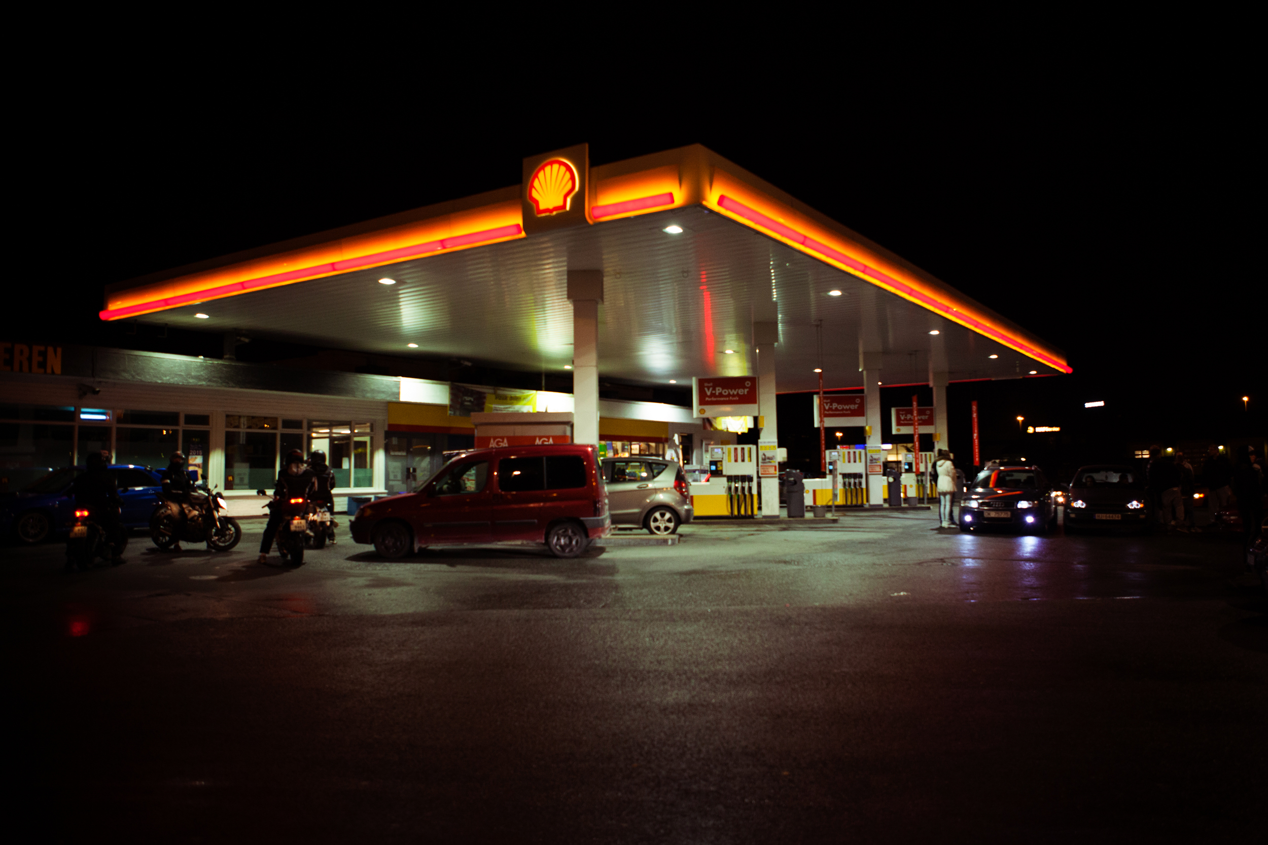 en Shell-tank i mørke
