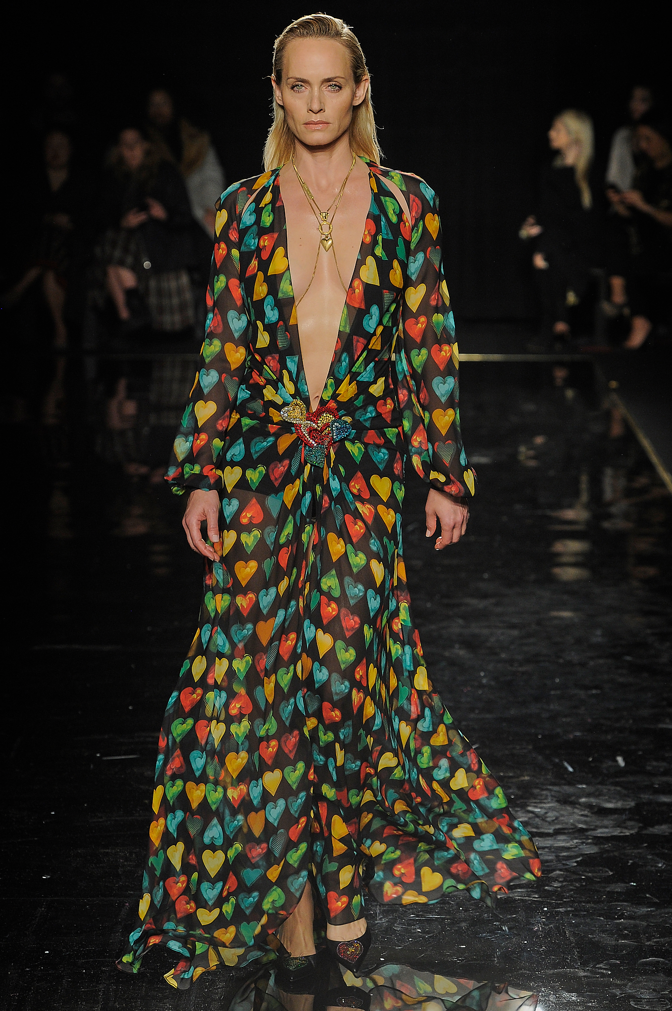 1543851869297-Versace_Runway_Runway_00056