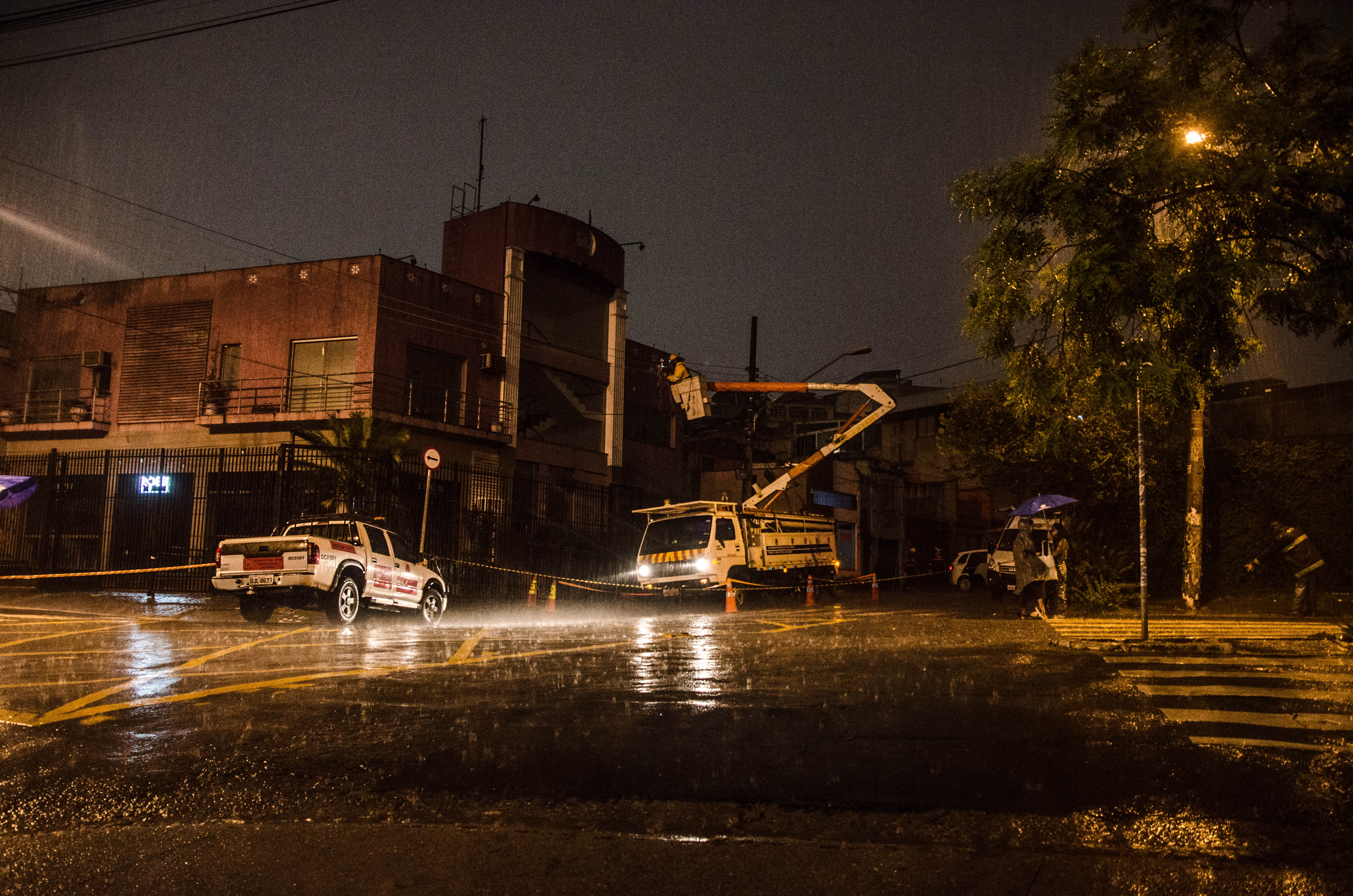 Avenida Antônio Nascimento Moura, na Zona Norte de São Paulo, onde um avião de pequeno porte atingiu uma casa após decolar do Campo de Marte.