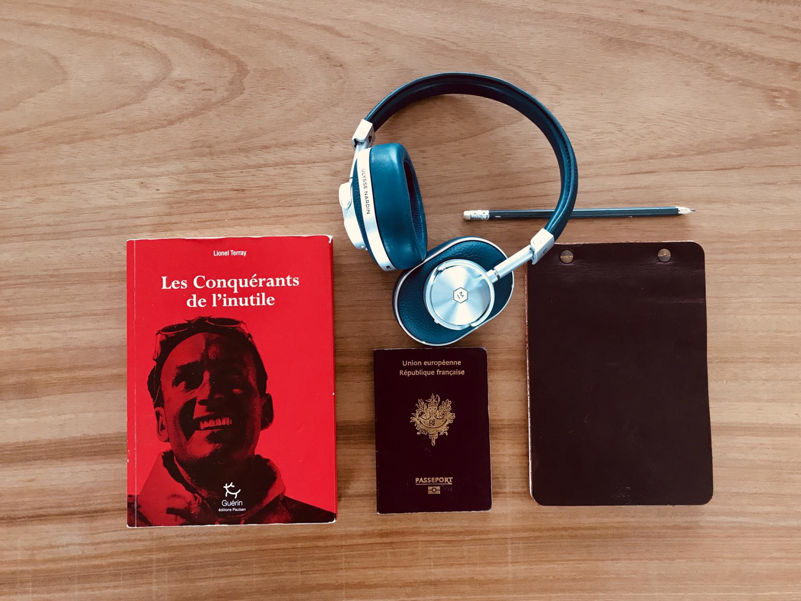 1543863774970-Book
