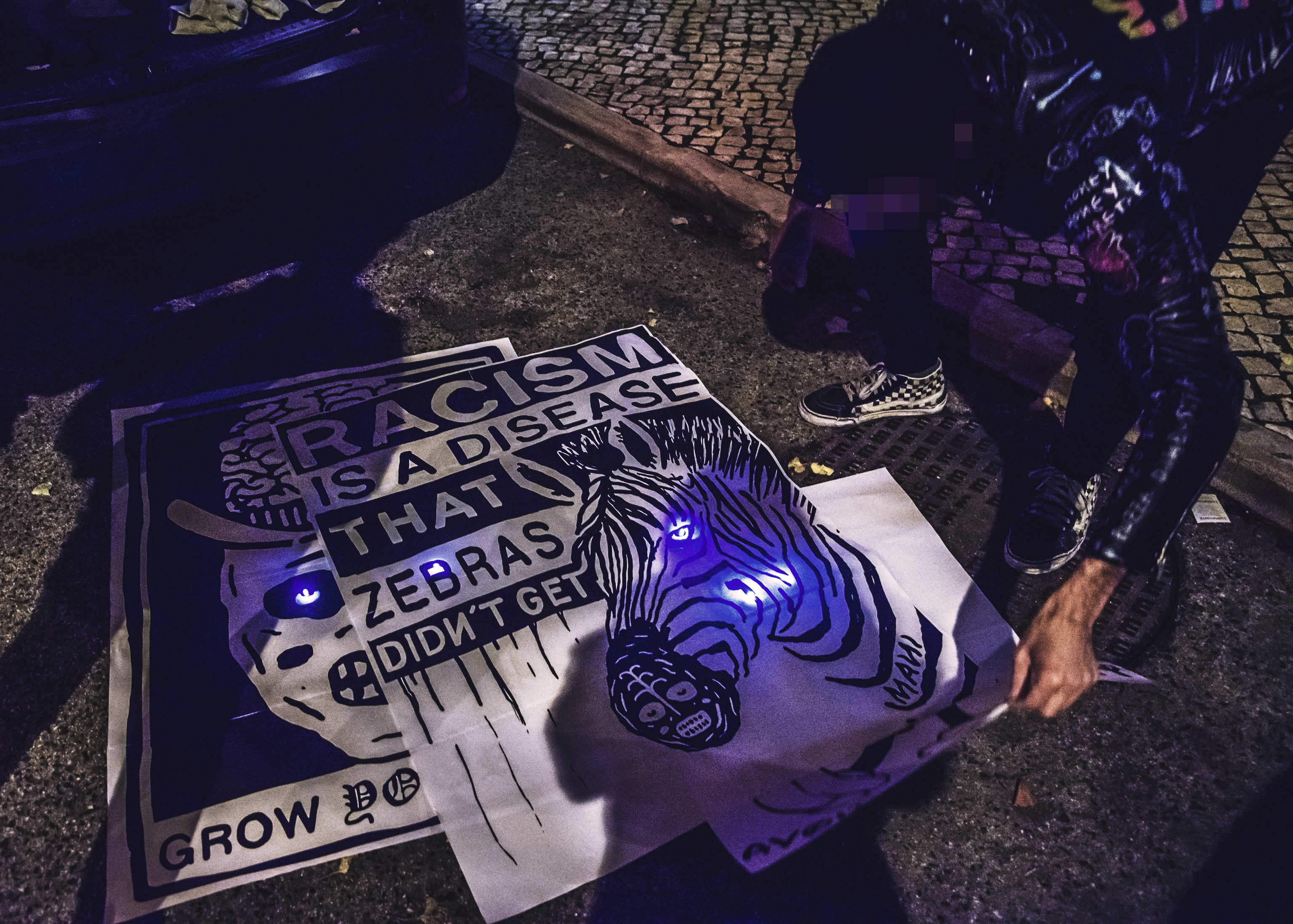 1544435795943-Fiumani_SRico040-led-streetart