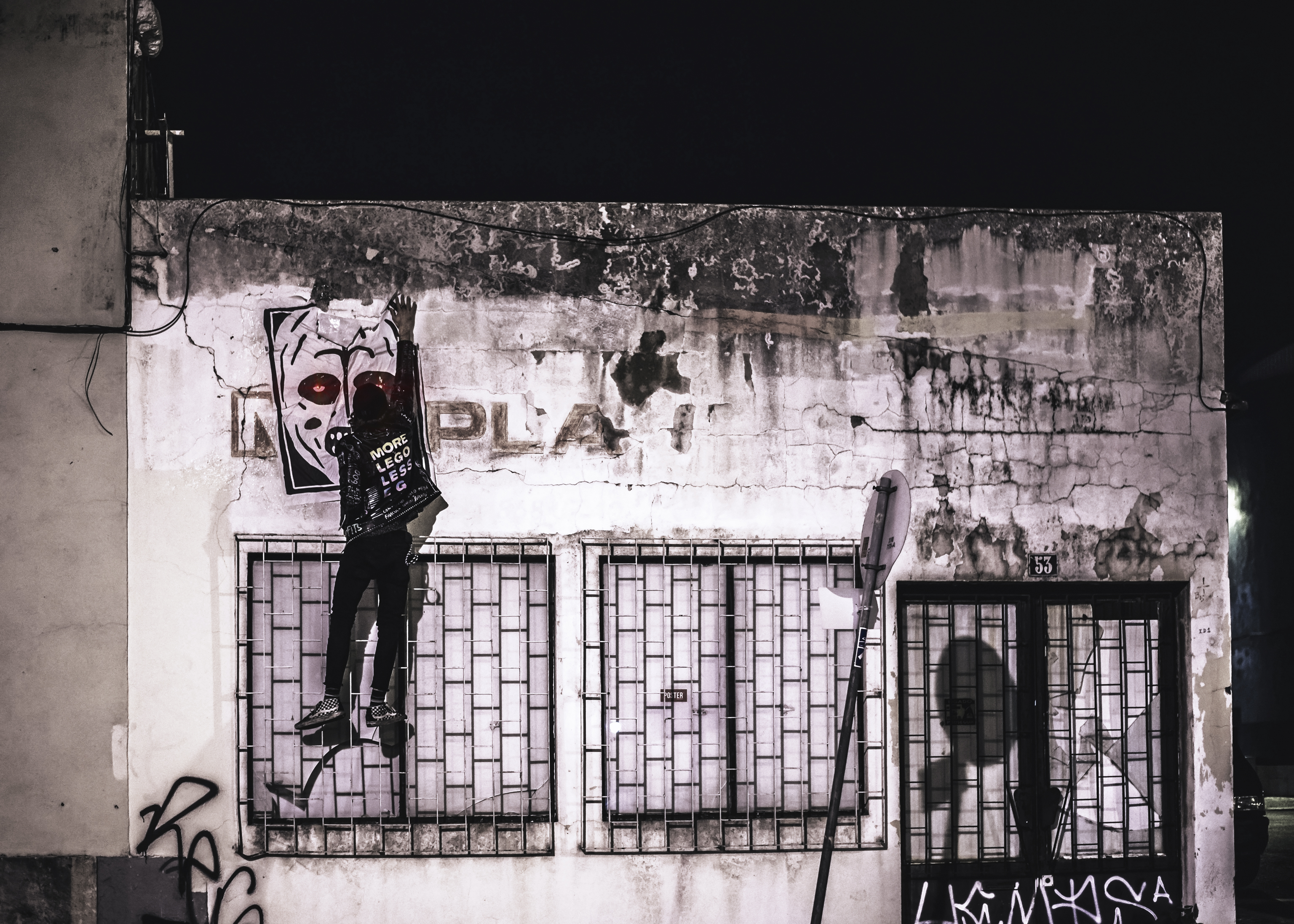1544435913000-Fiumani_SRico006-led-streetart