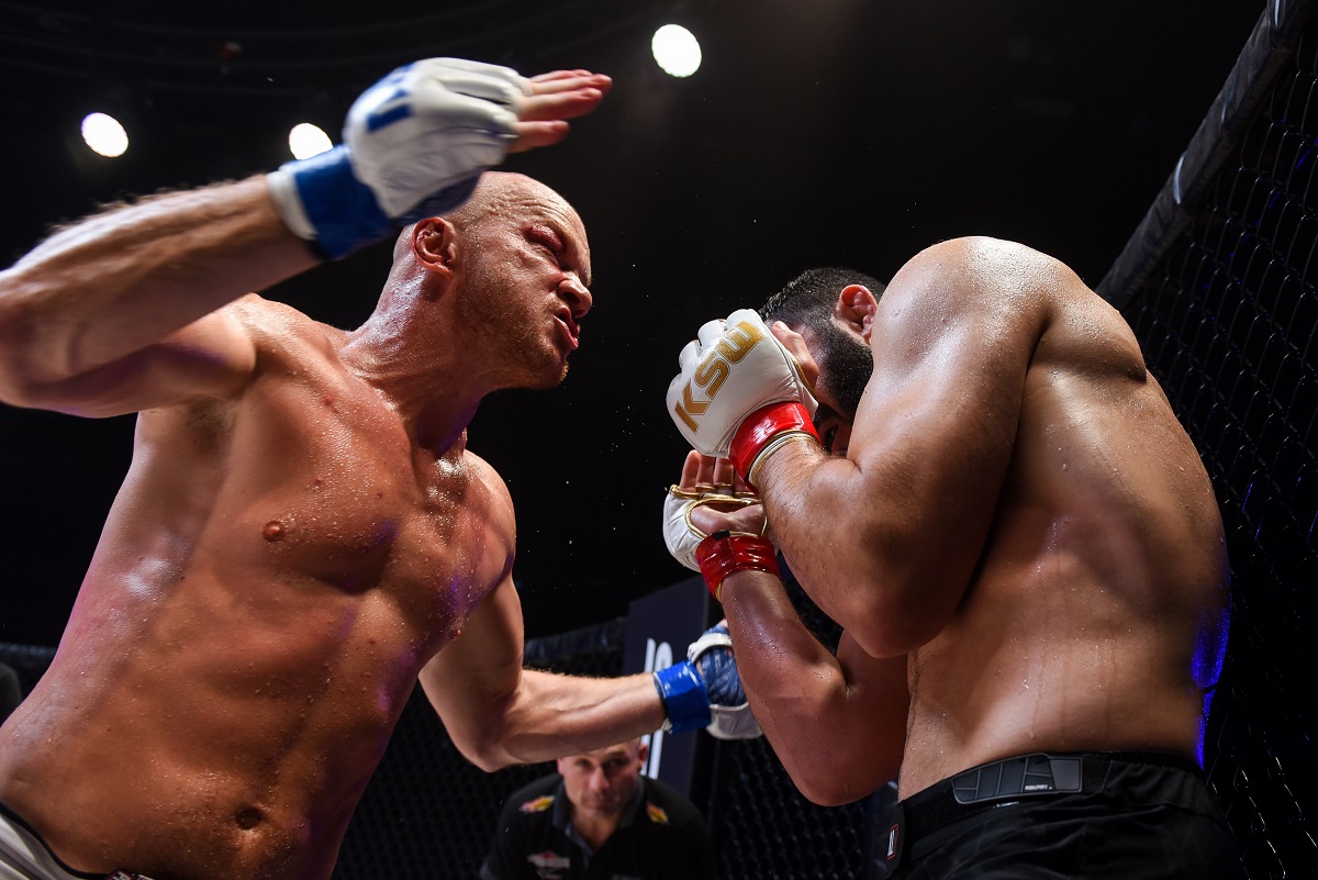 Walka w klatce: Eryk Lubos kontra Mamed Khalidov