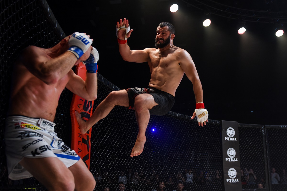 Walka w klatce: Eryk Lubos kontra Mamed Khalidov