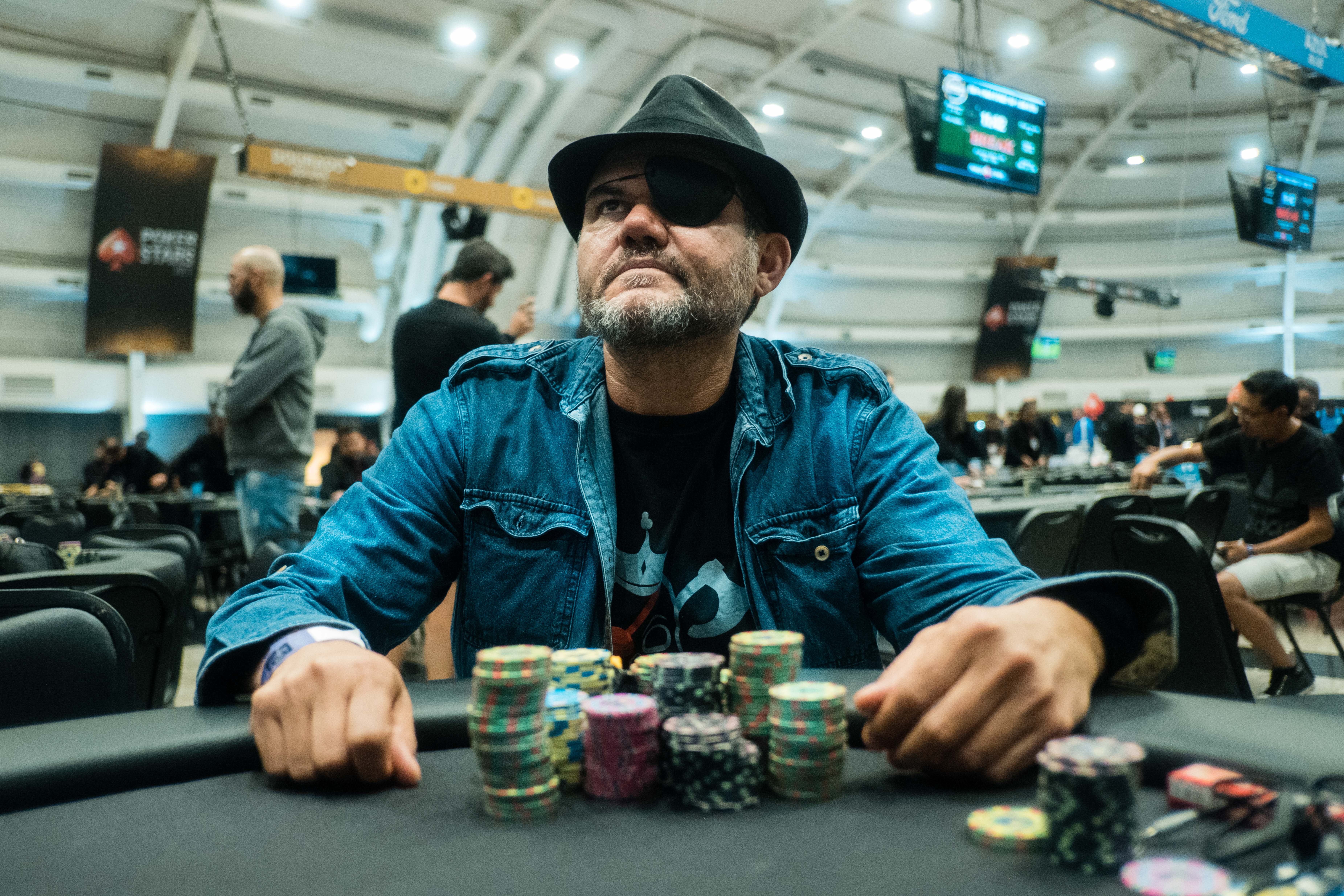1544469121290-marcos-muniz-vice-poker-10