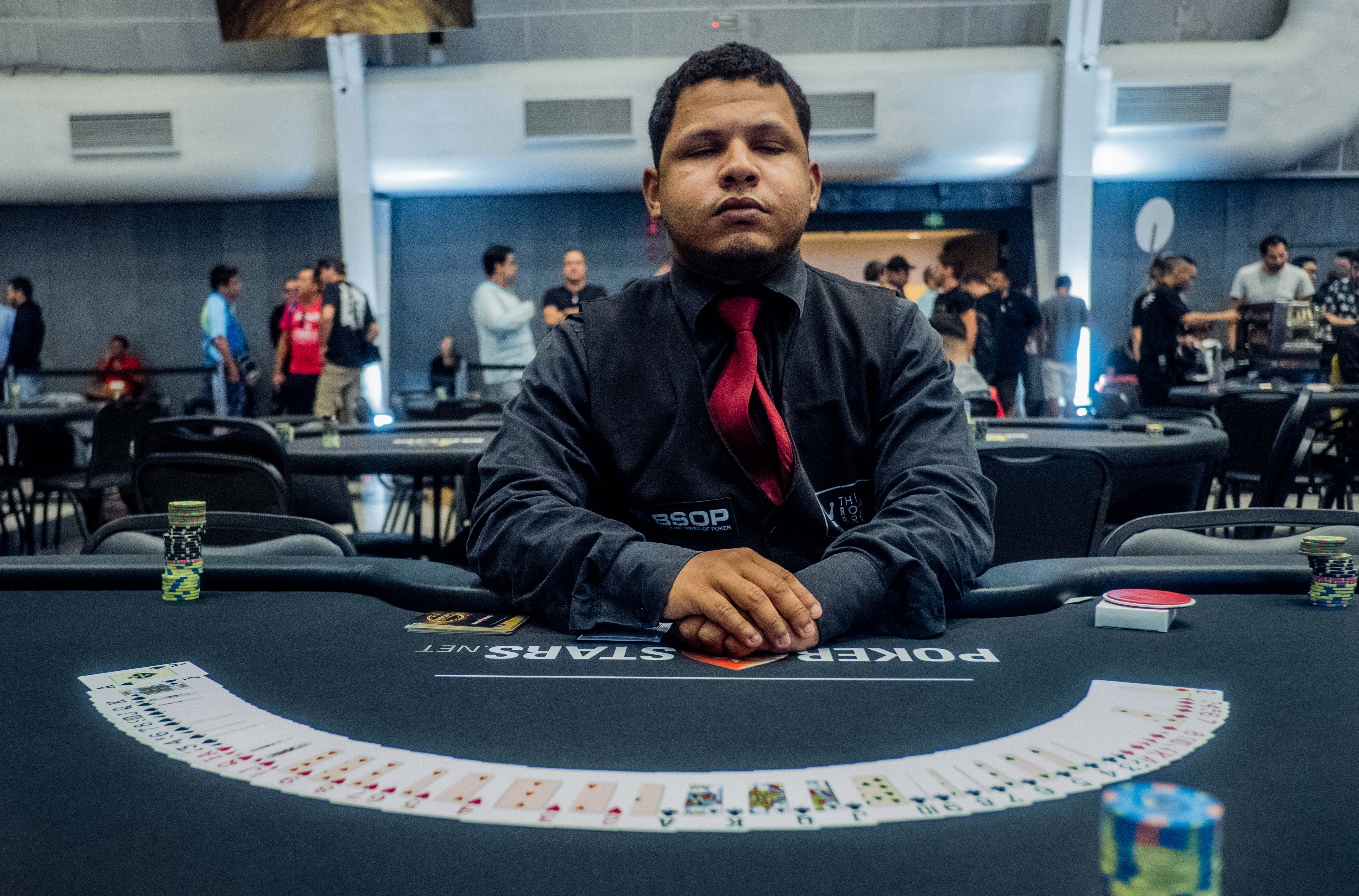 1544469450037-marcos-muniz-vice-poker-1