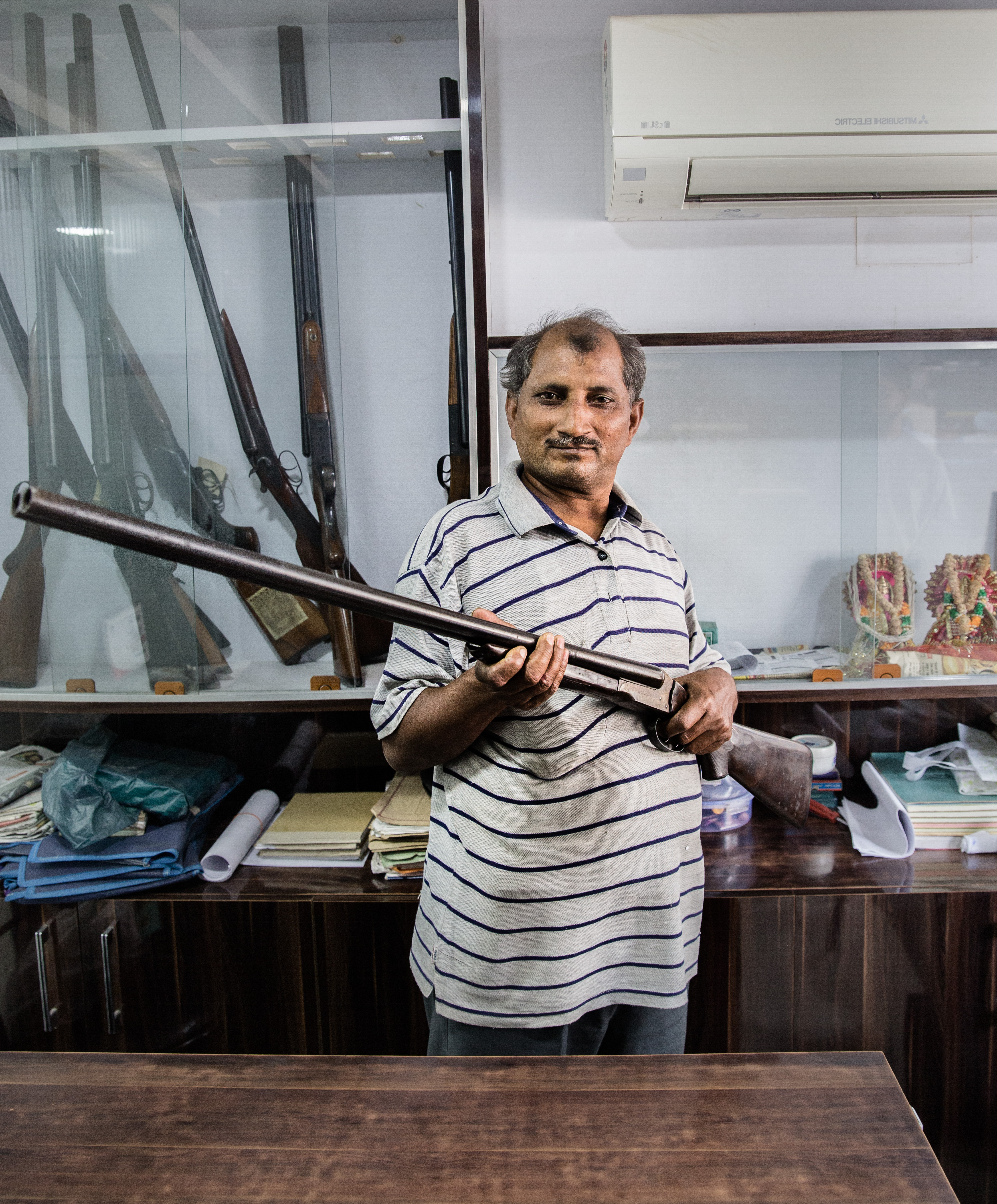 1544598972397-gun-market-portrait-2