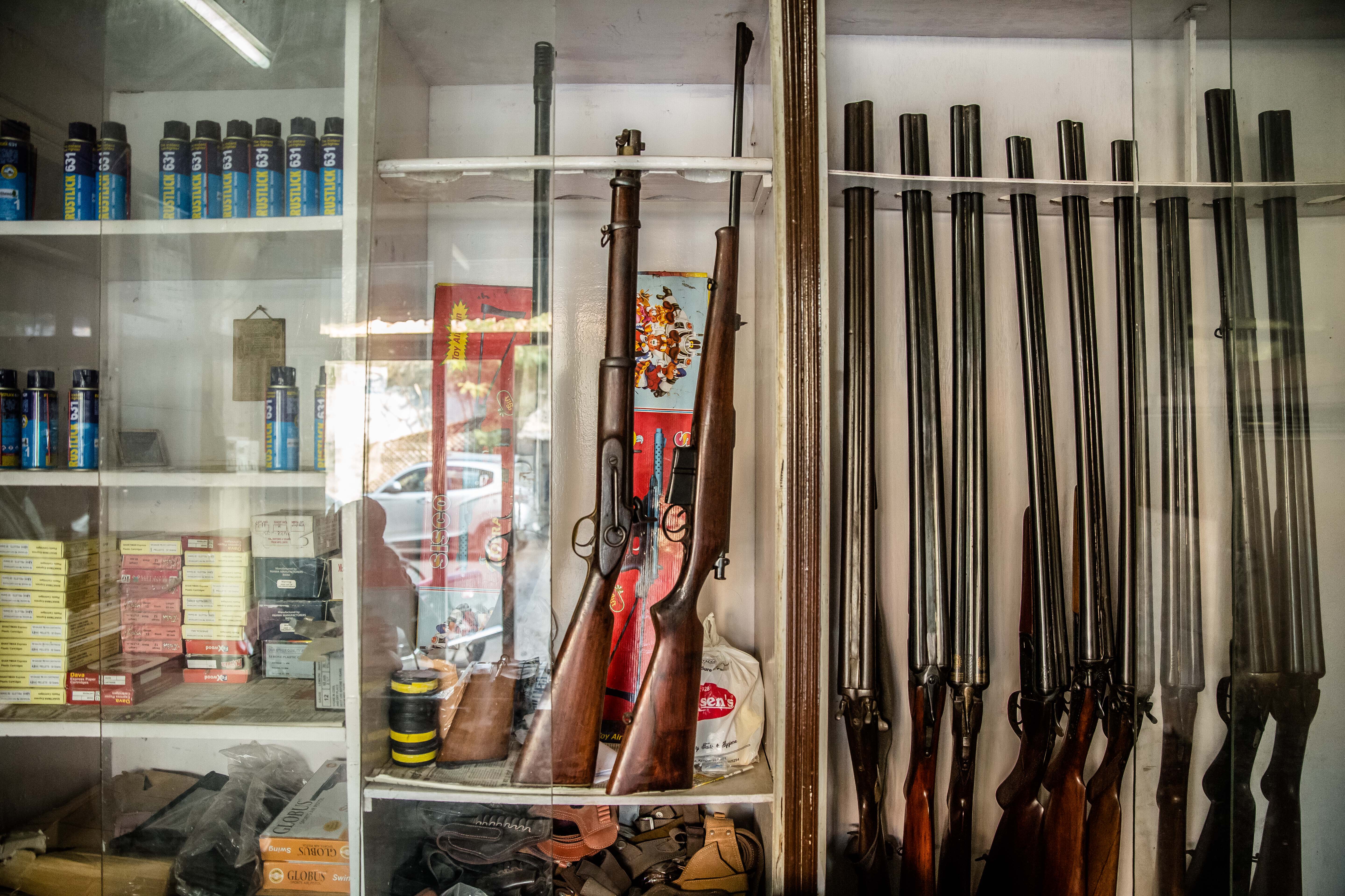 1544599425893-gun-market-guns-2