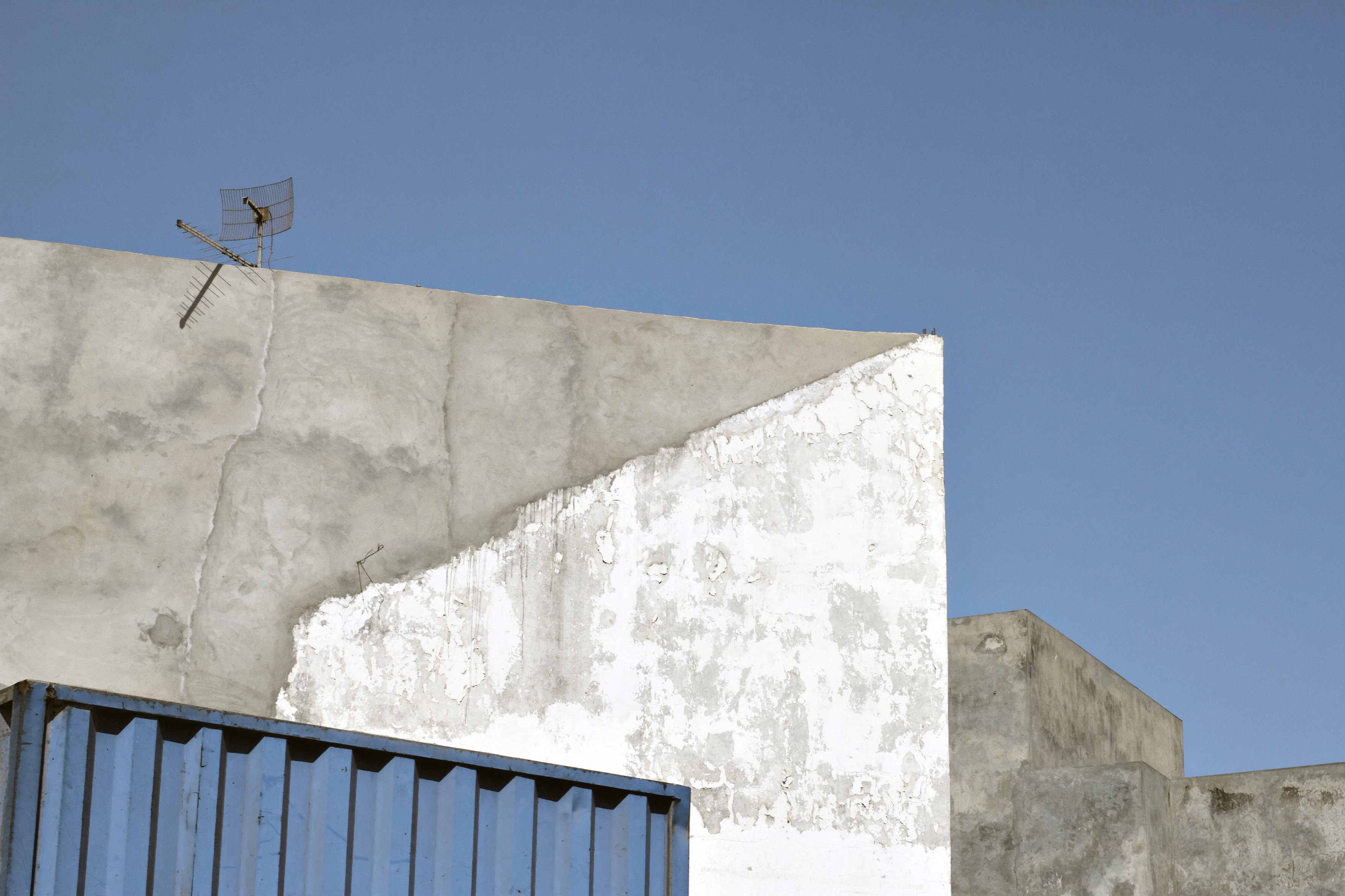 1544612882516-MN_WaltherCollection_Niang_Mame_DetailDuMur_AtTheWall