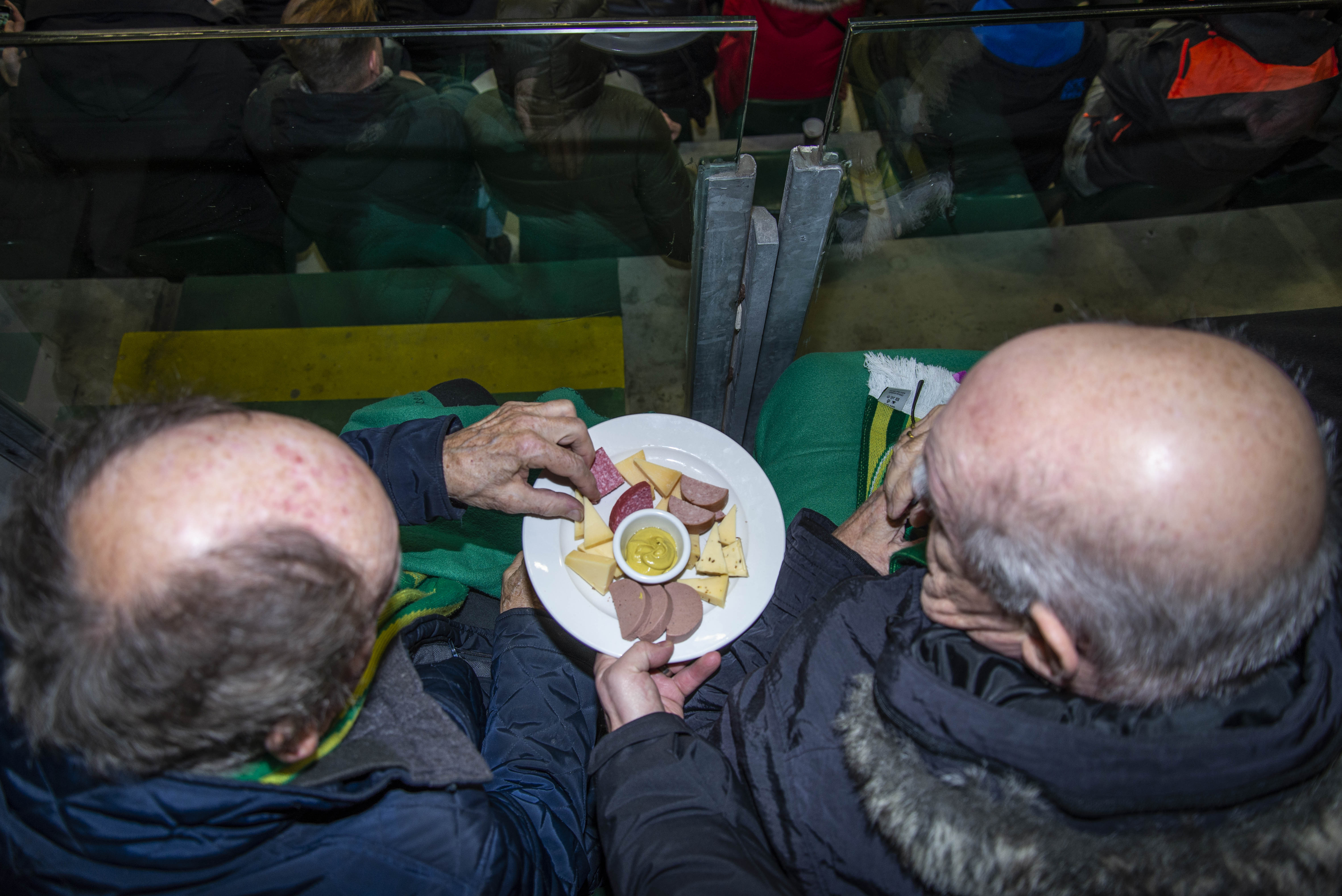 1544625638220-08-12-2018_VICESPORTS_EenzameOuderen_Voetbal_ADO_DENHAAG_By_Roos_Pierson_28