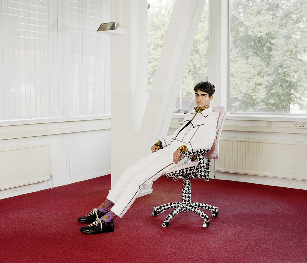 Johnny, editorial