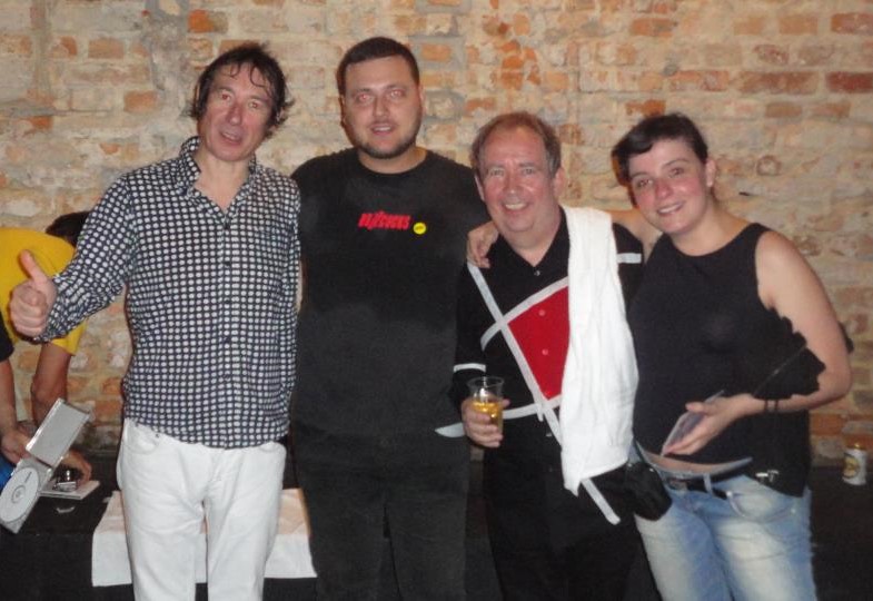 Steve Diggle, Lucas Ricardo, Pete Shelley e Maira Tito em São Paulo (2010).