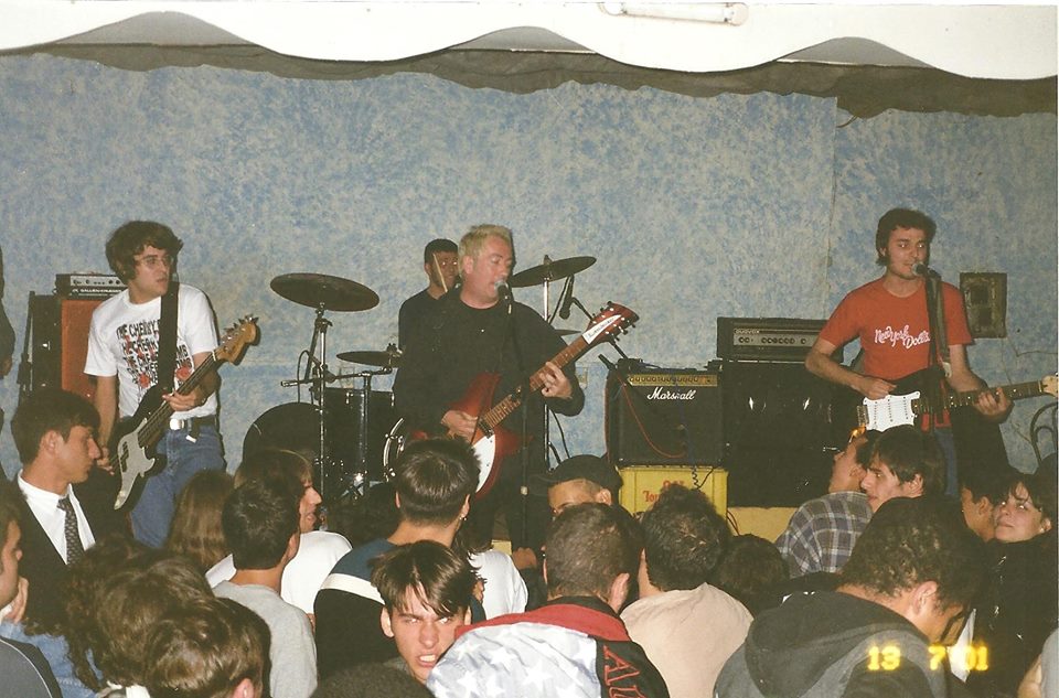 Pete Shelley e Cherry Bomb no show com o Cólera, no Porteira. Foto: Kathryn Swanson/Arquivo Pessoal