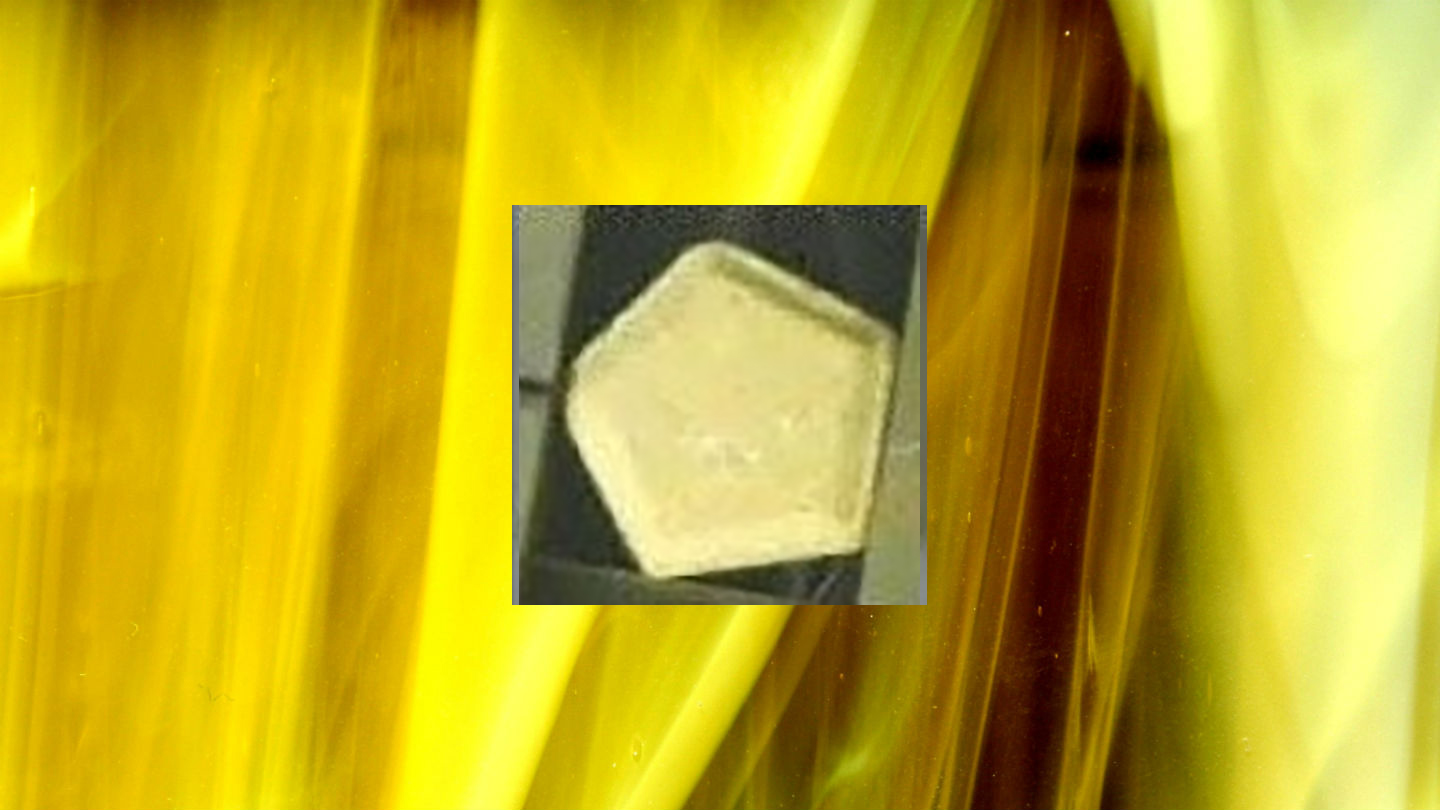1544784067900-ecstasy_pille_gelb_grun_funfeck