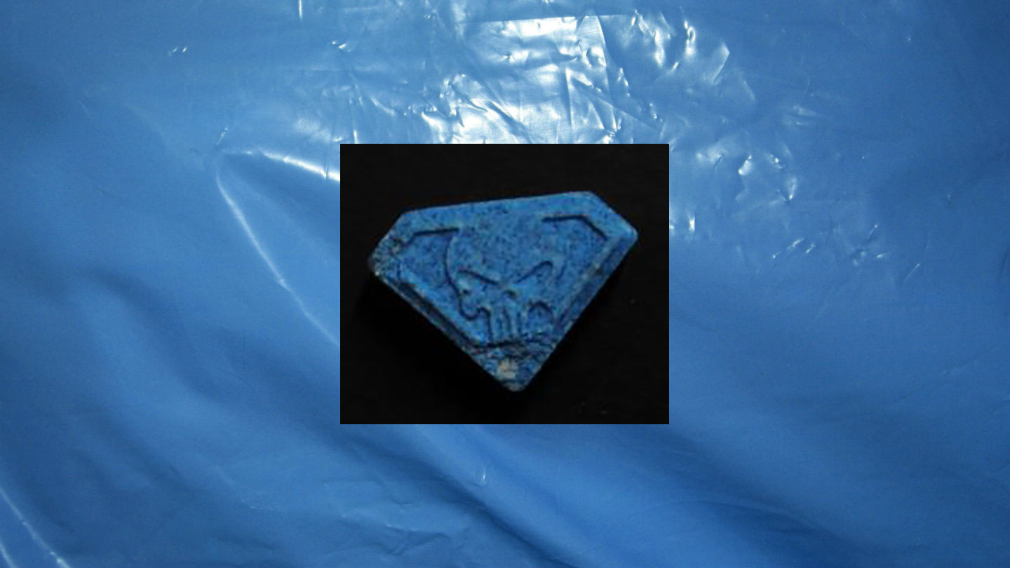 1544784162542-ecstasy_pille_blau_punisher