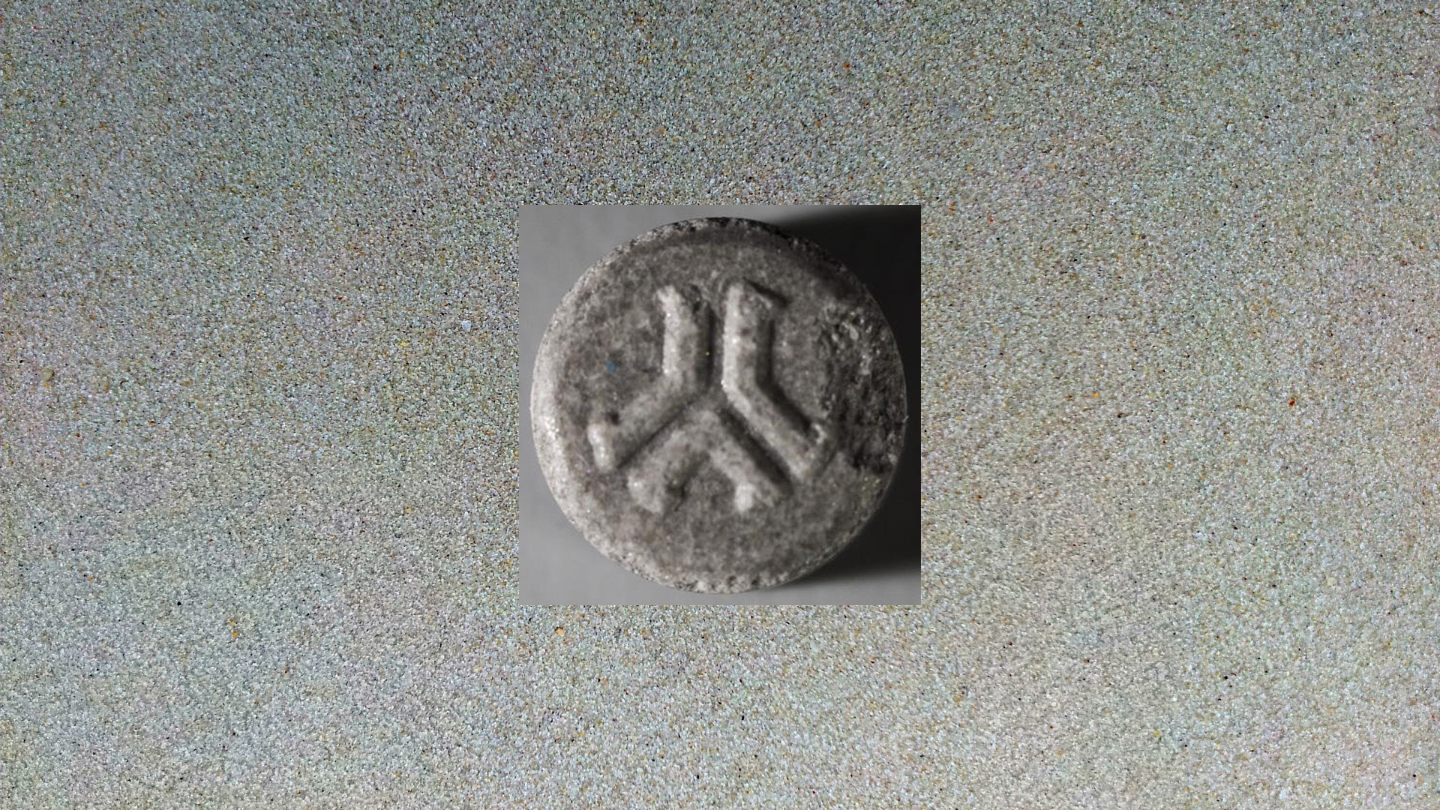 1544784226792-ecstasy_pille_grau_defcon