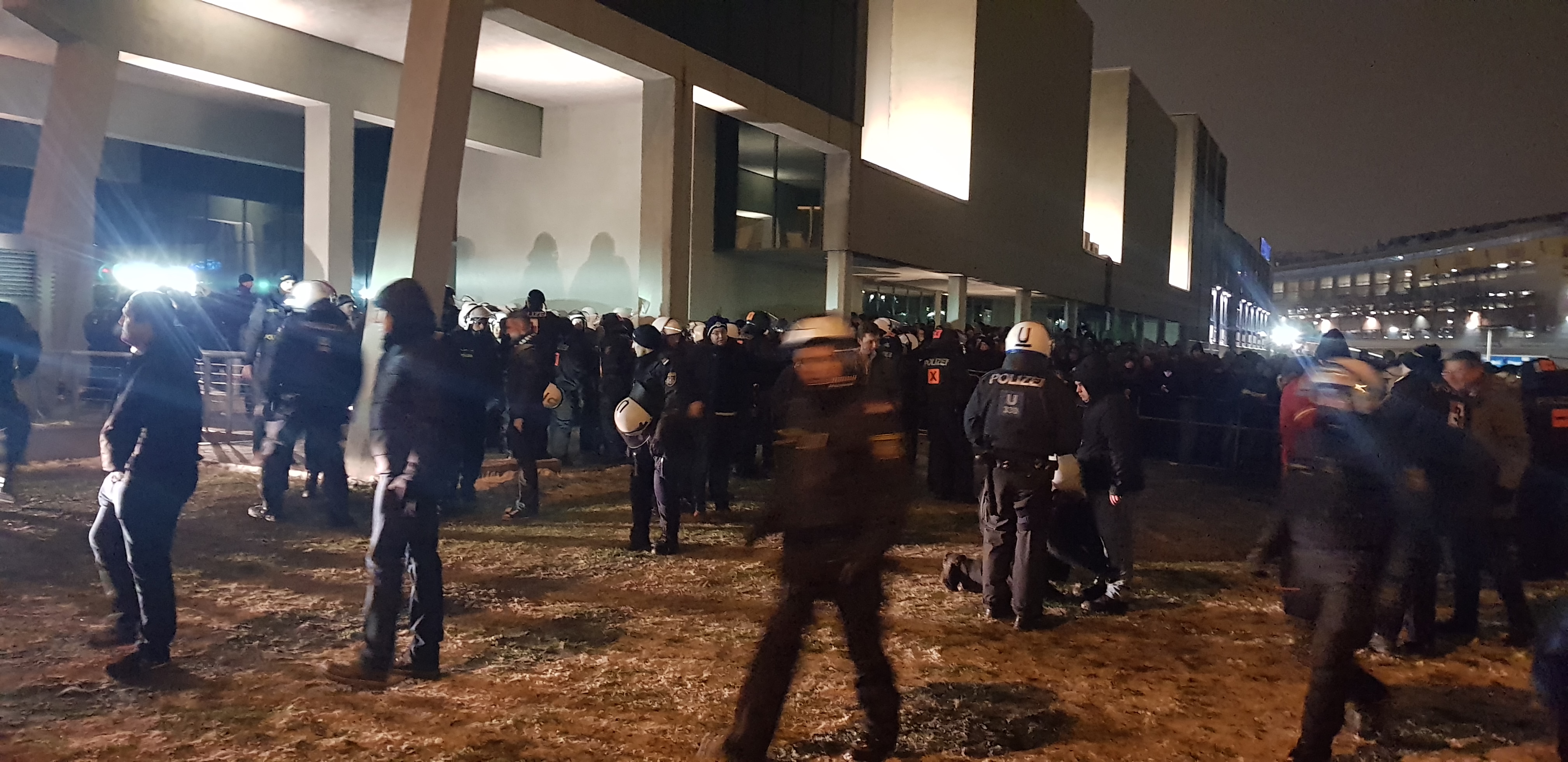Polizei, die Fand einkesselt