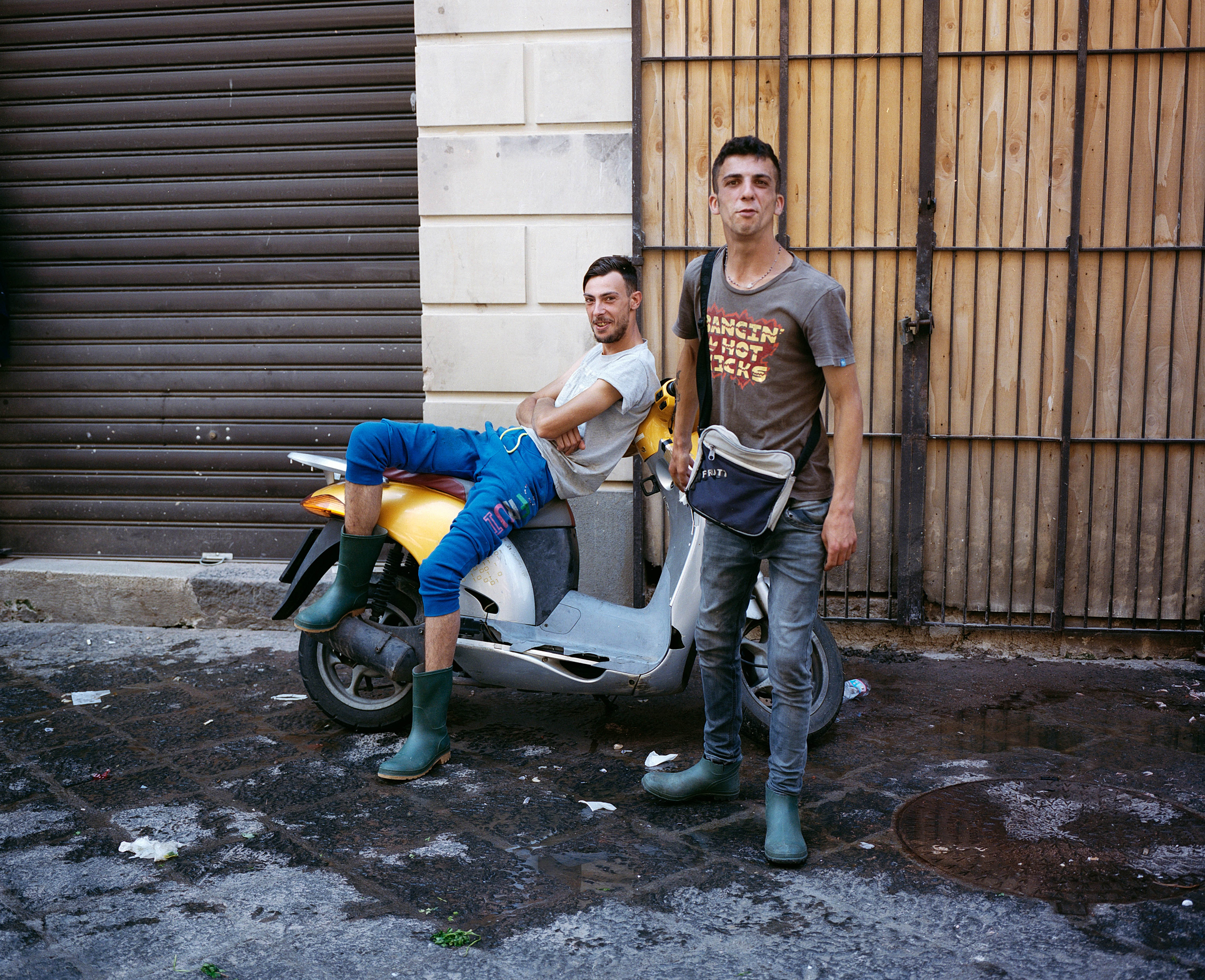 1545218887118-asaf-einy-adolescenti-siciliani-libro-fotografico-10pm_sunset_9