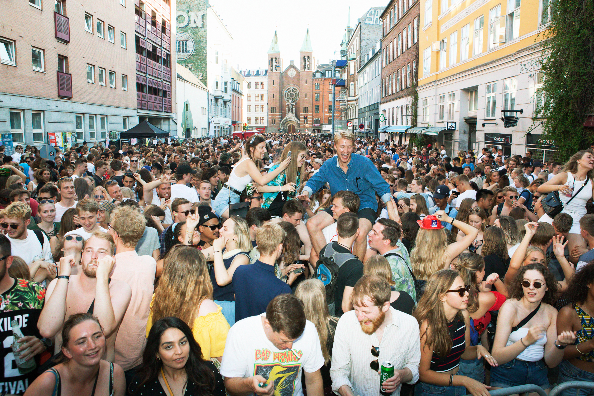 Publikum til Distortion Nørrebro