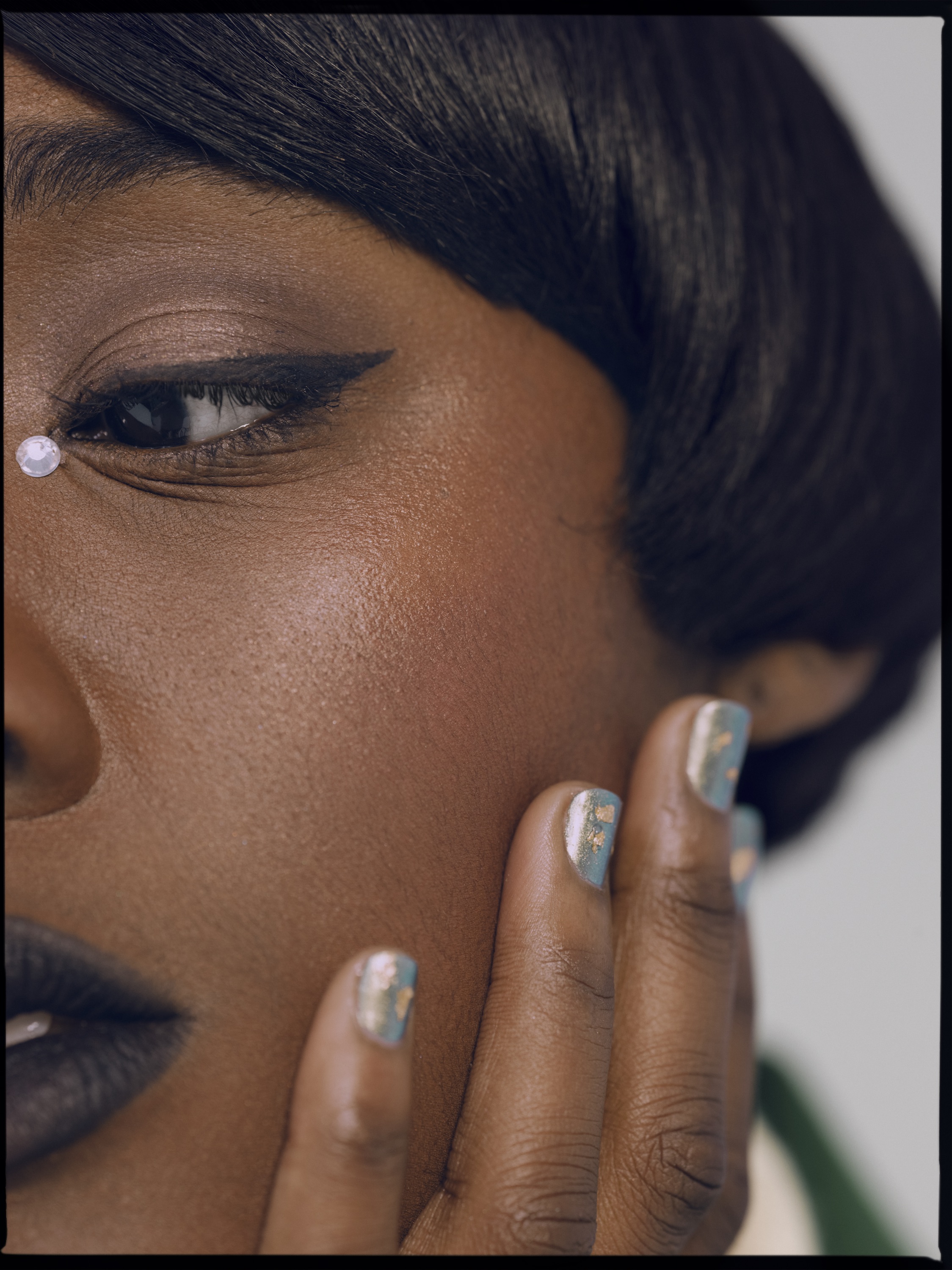 1545387643382-181208_i-D_PointofYou_Arianna_Valbrun_CLOSEUP_101