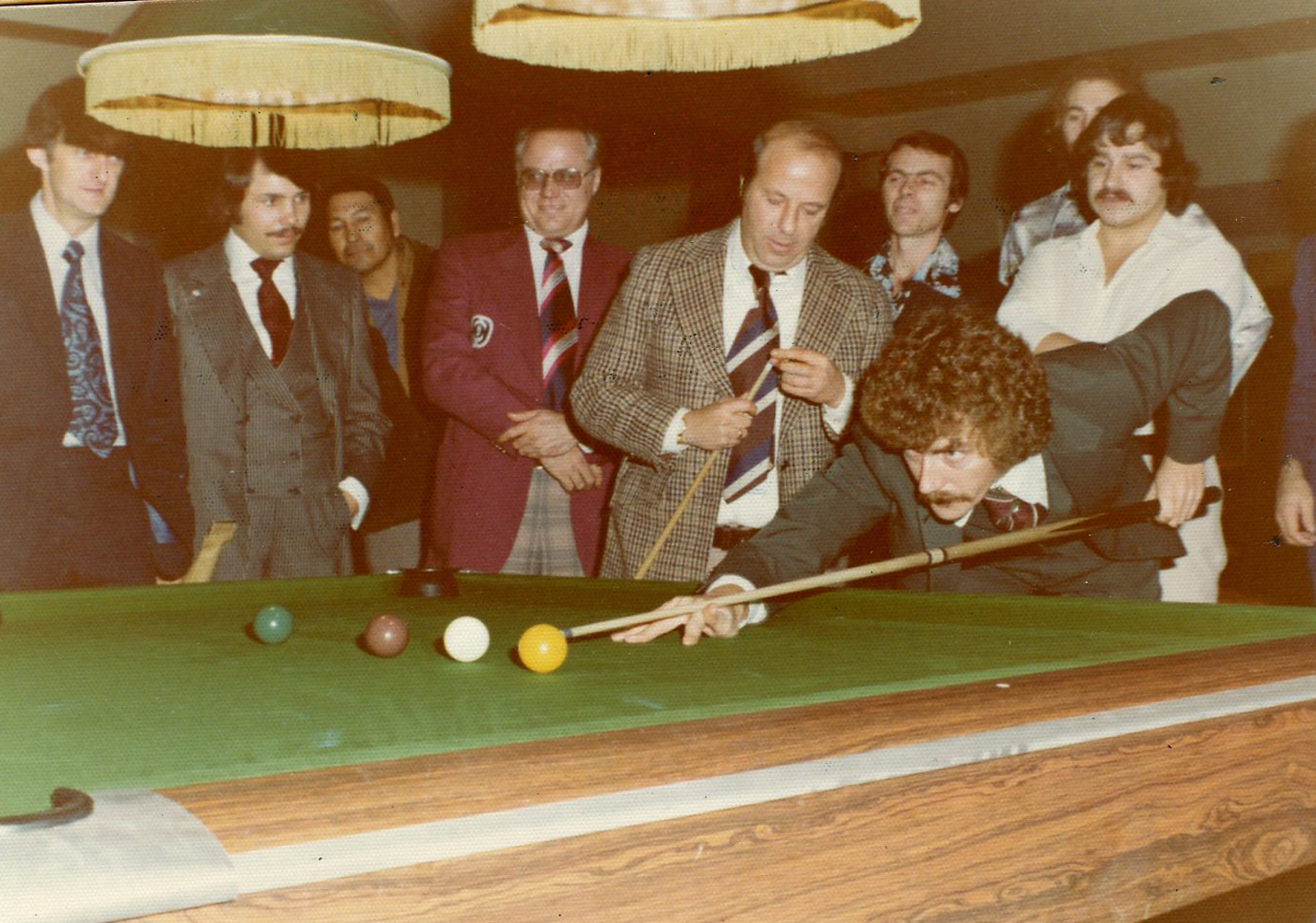 Cliff Thorburn takes snooker shot.
