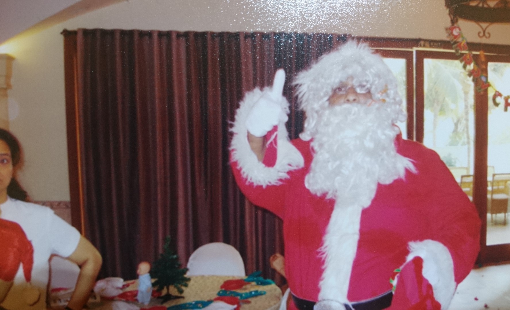 1545643507423-santa-5