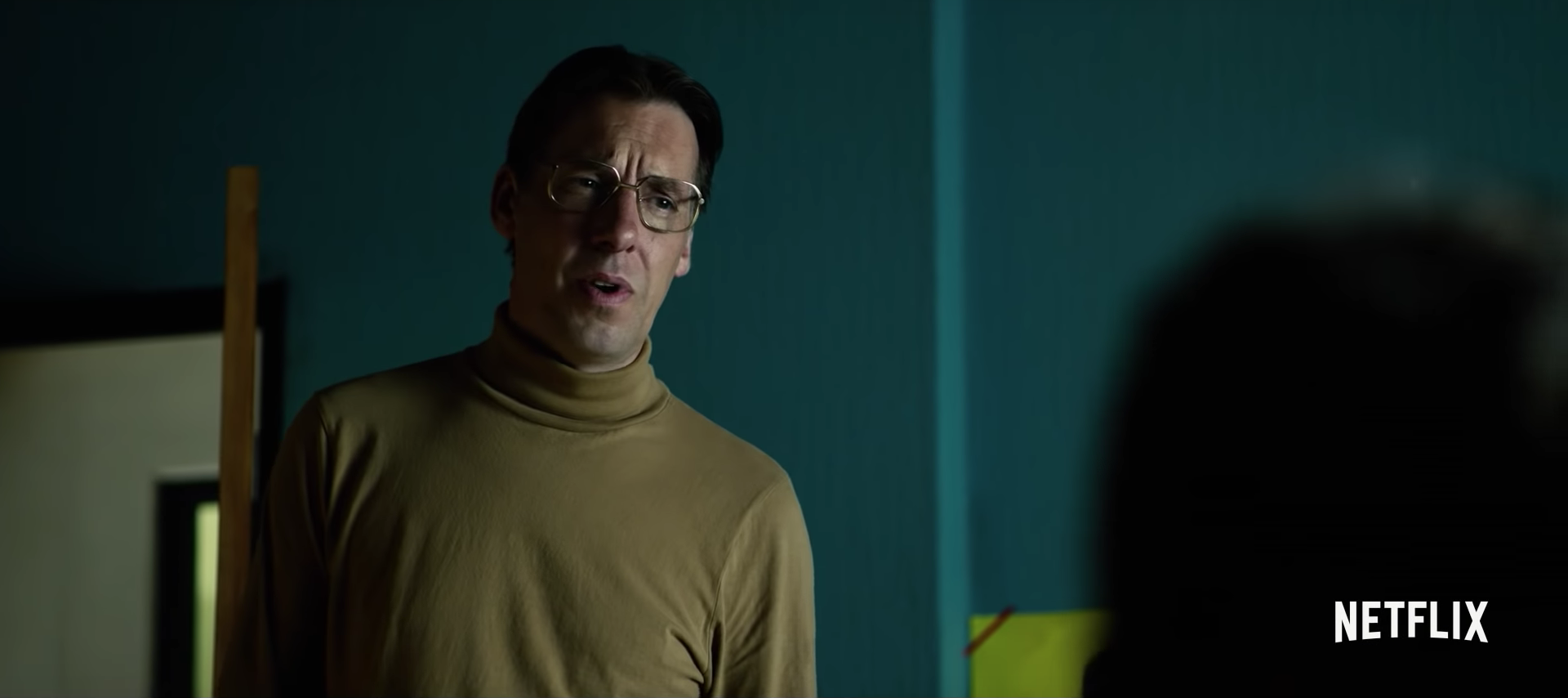 1546442331422-padre-peter-stefan-black-mirror-bandersnatch-lacan-edipo