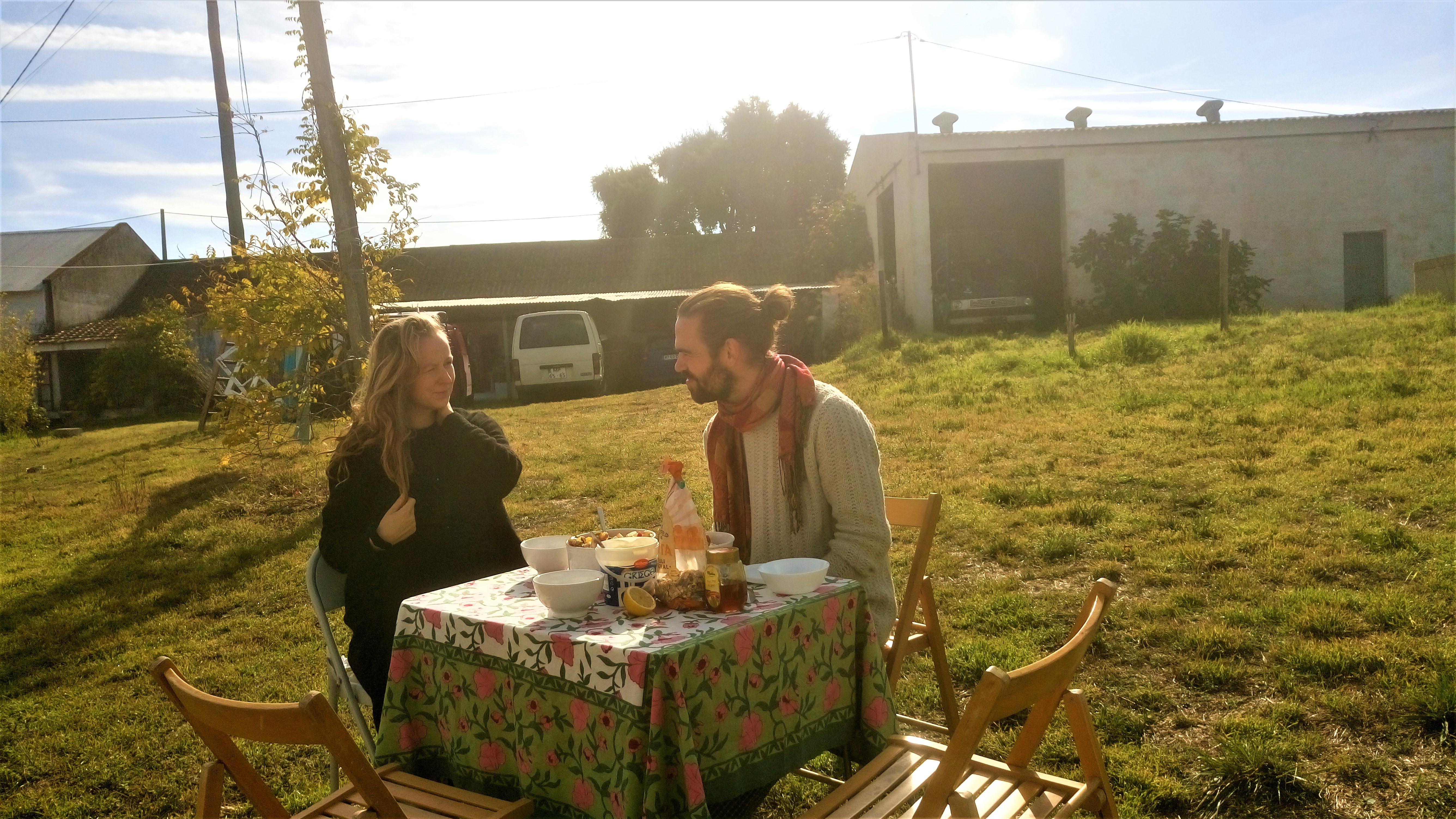 1546517859560-Farm-Lisa-og-Simon-spiser-frugt