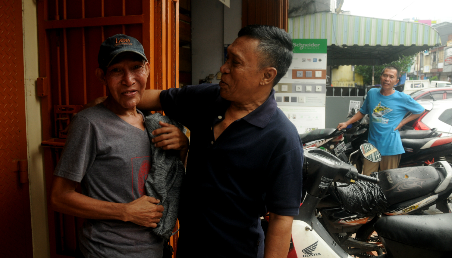 1546856733634-Bertemu-Edi-Muchtar-keponakan-yang-ditinggalkan-saat-masih-kelas-dua-sekolah-dasar-tahun-1982-2