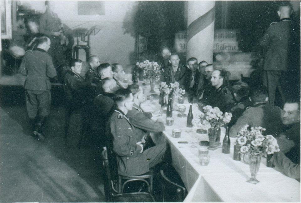1547028792636-neka-od-proslava-u-jednoj-od-kasarni-Vermahta-danasnjem-Arhivu-Jugoslavije-na-Topciderskom-brdu-foto-DN