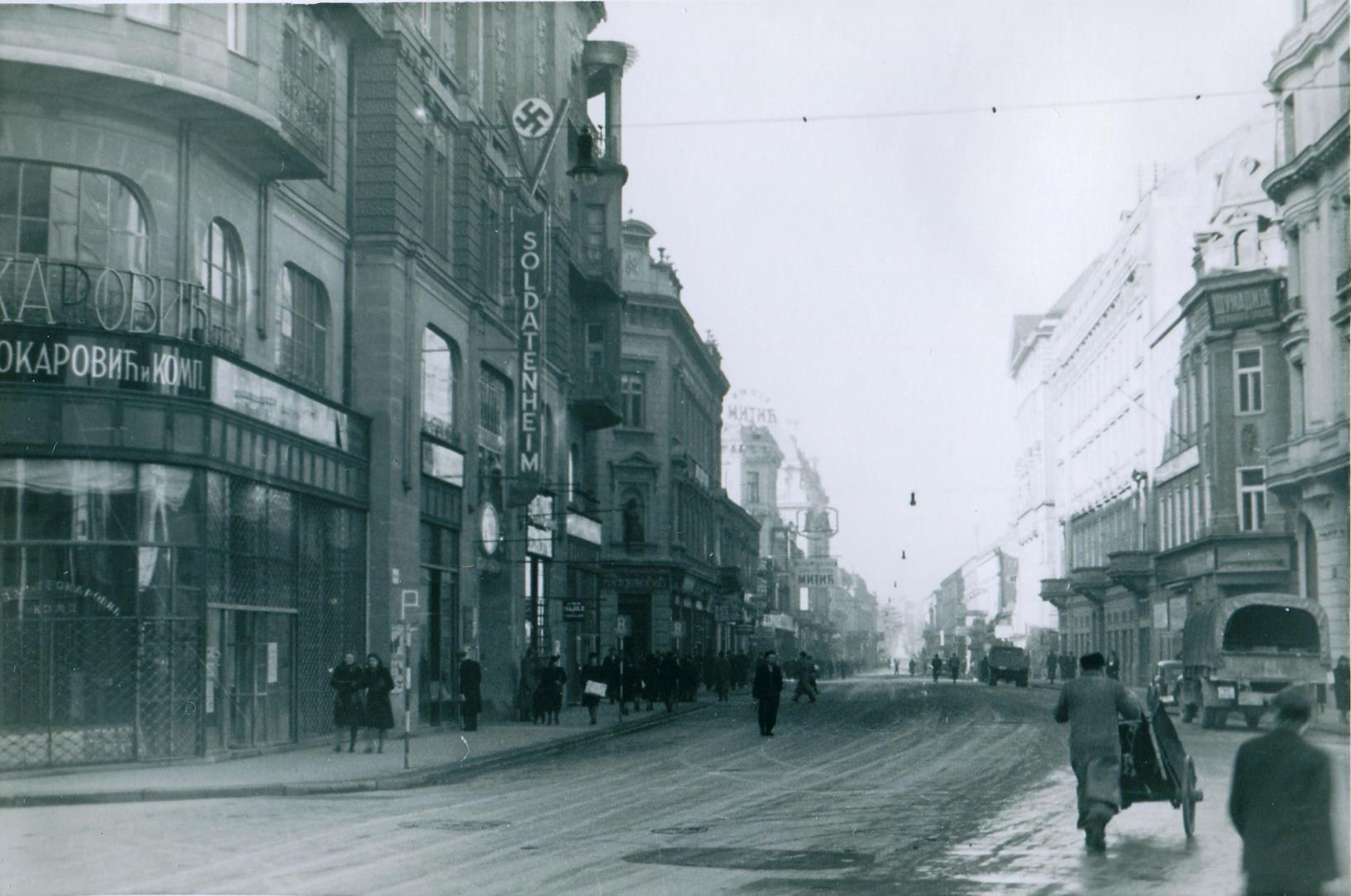 1547028980082-Ulaz-u-vojnicki-klub-za-zabavu-u-danasnjoj-zgradi-SANu-u-Knez-Mihajlovoj