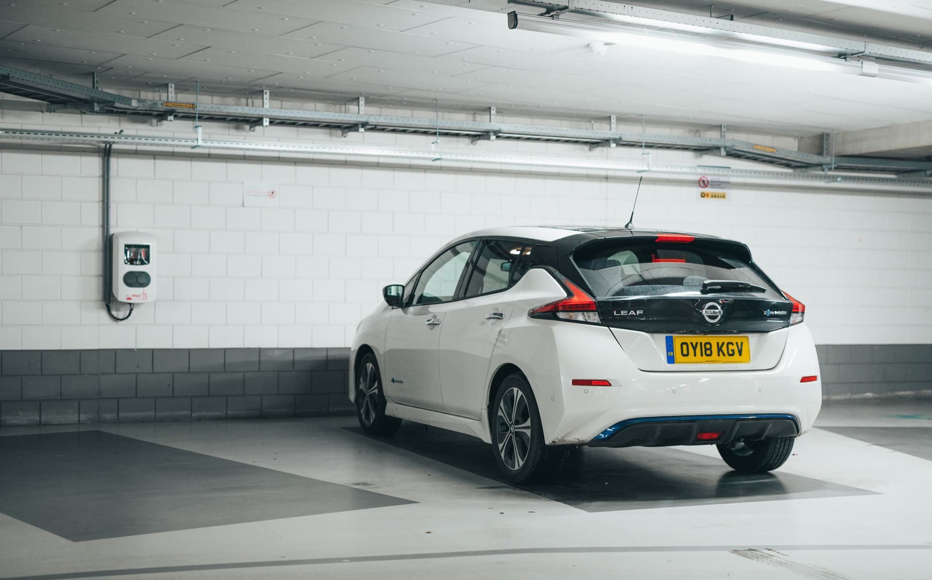 Nissan-Leaf-EV-Review-Amsterdam-10-of-15