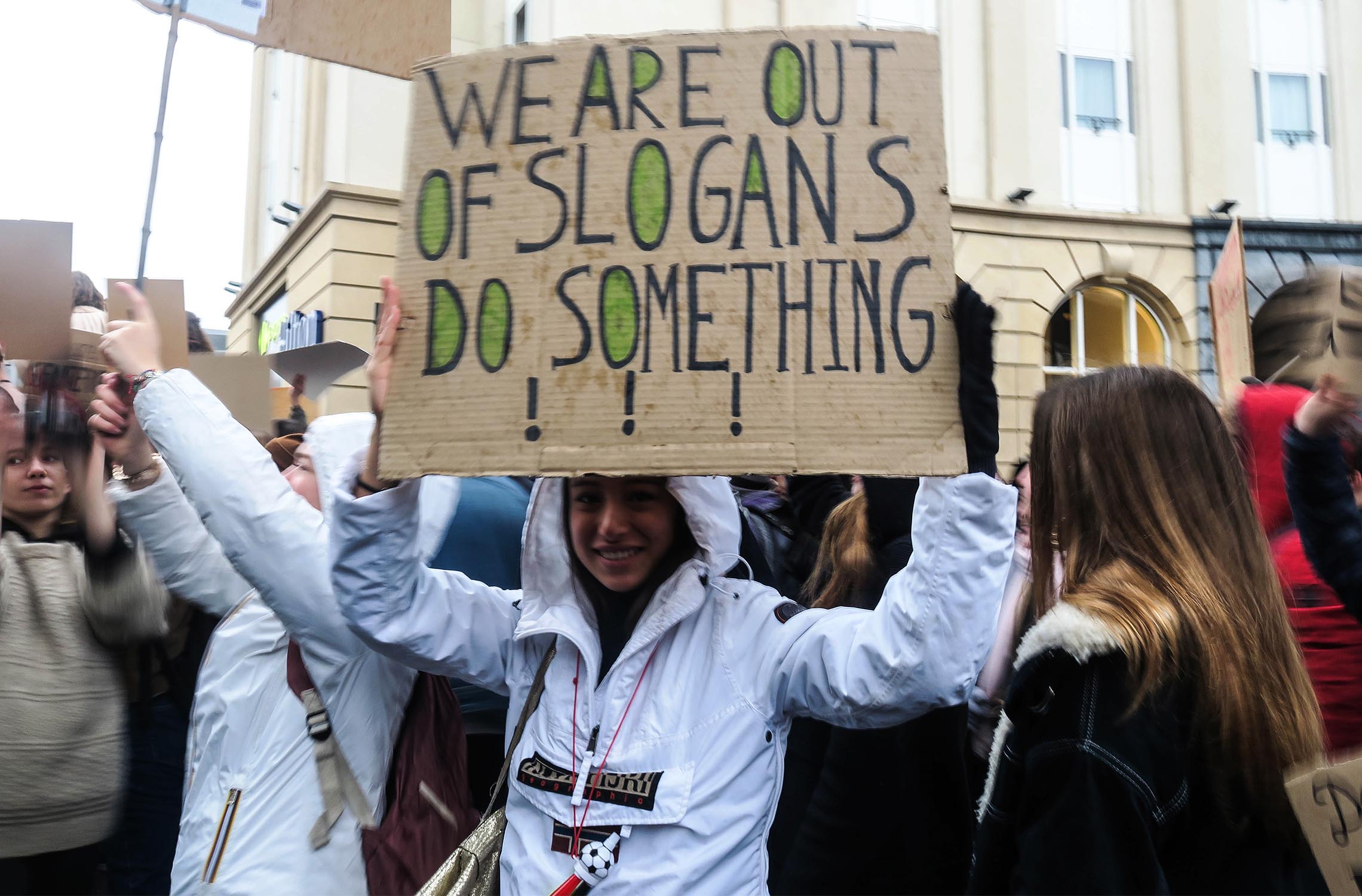 jongeren-klimaatmars-brussel-plakkaten-geen-slogans