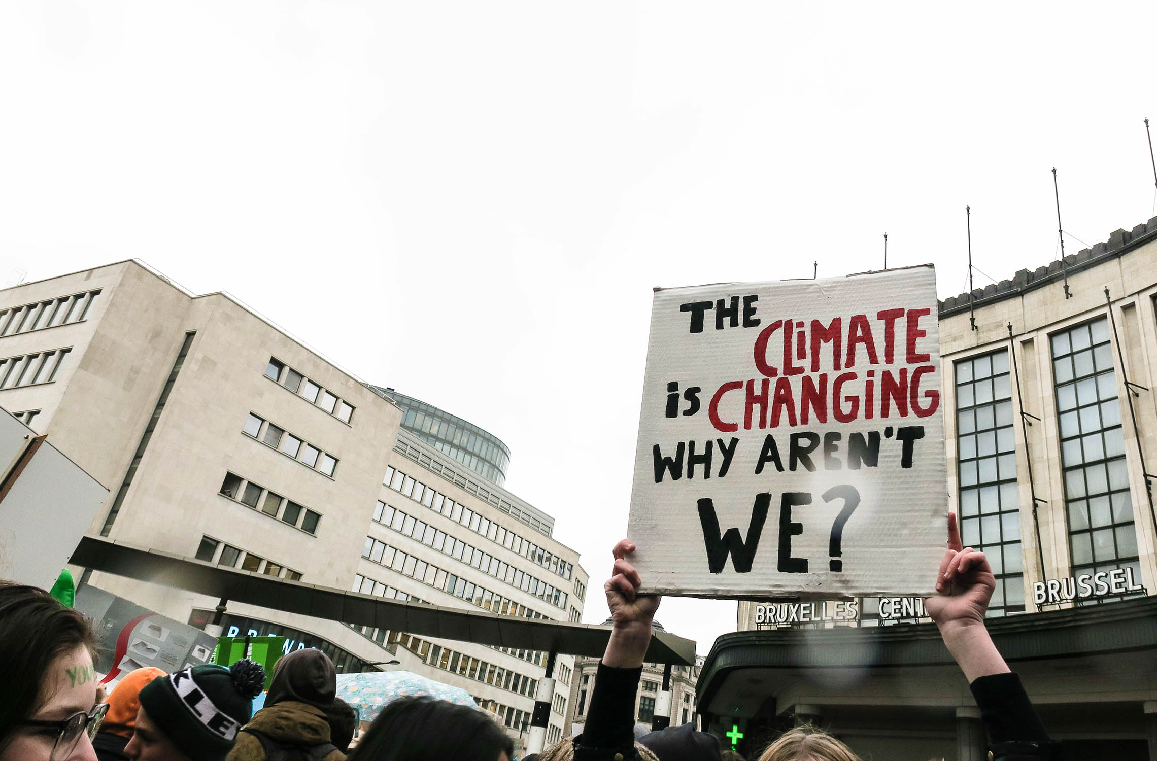 jongeren-klimaatmars-brussel-plakkaten-klimaatverandering