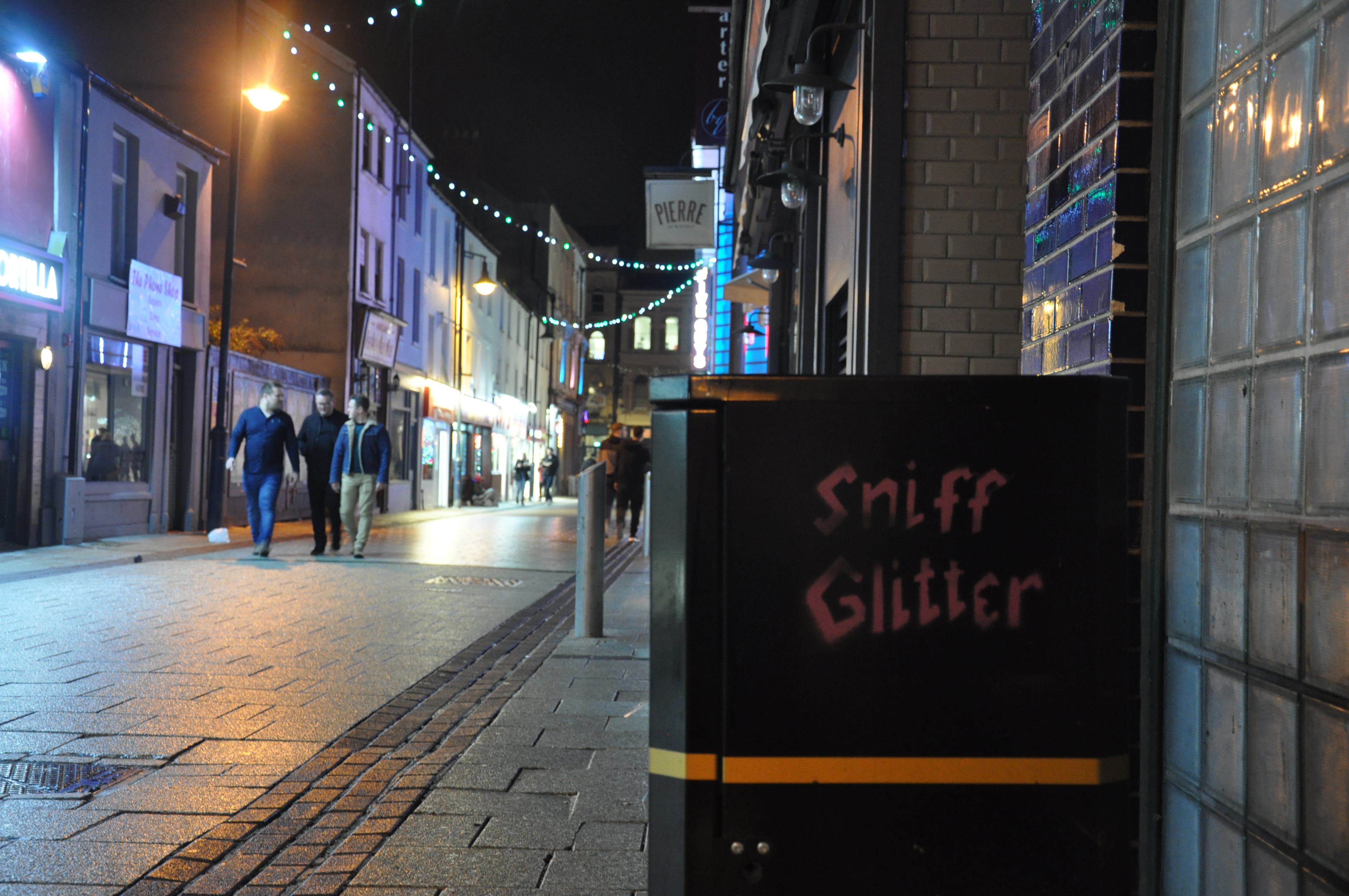 1547813637147-Sniff-Glitter
