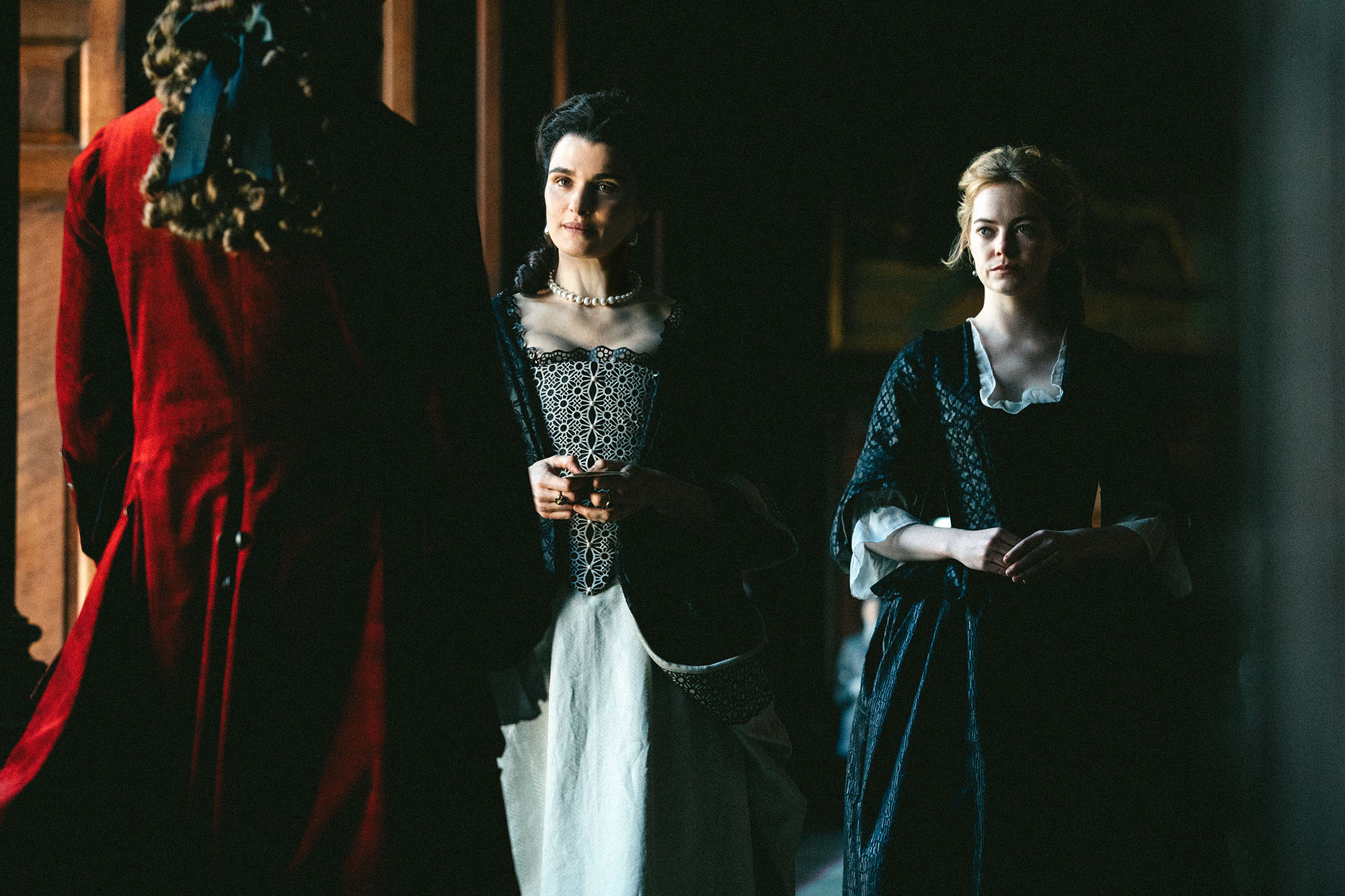 1548168324308-the-favourite-review2