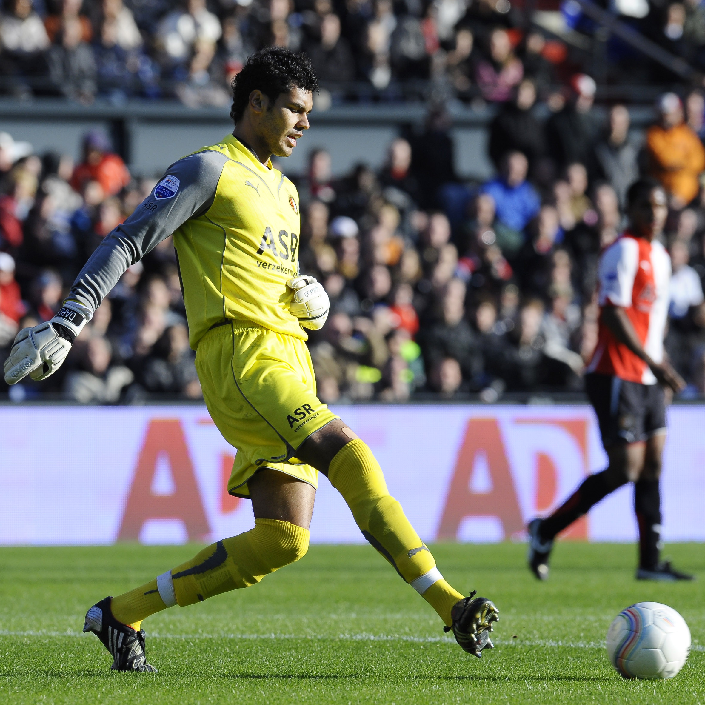 Darley in actie in de Kuip.