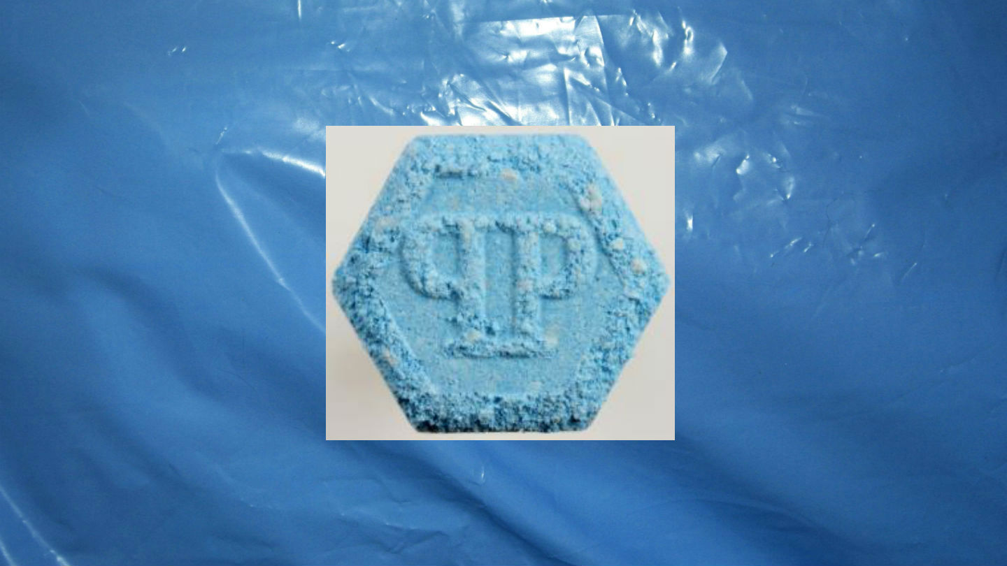 1548417369617-ecstasy_pille_hellblau_philipp_plein