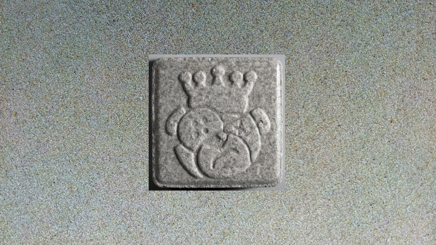 1548417426895-ecstasy_pille_grau_knopfauge