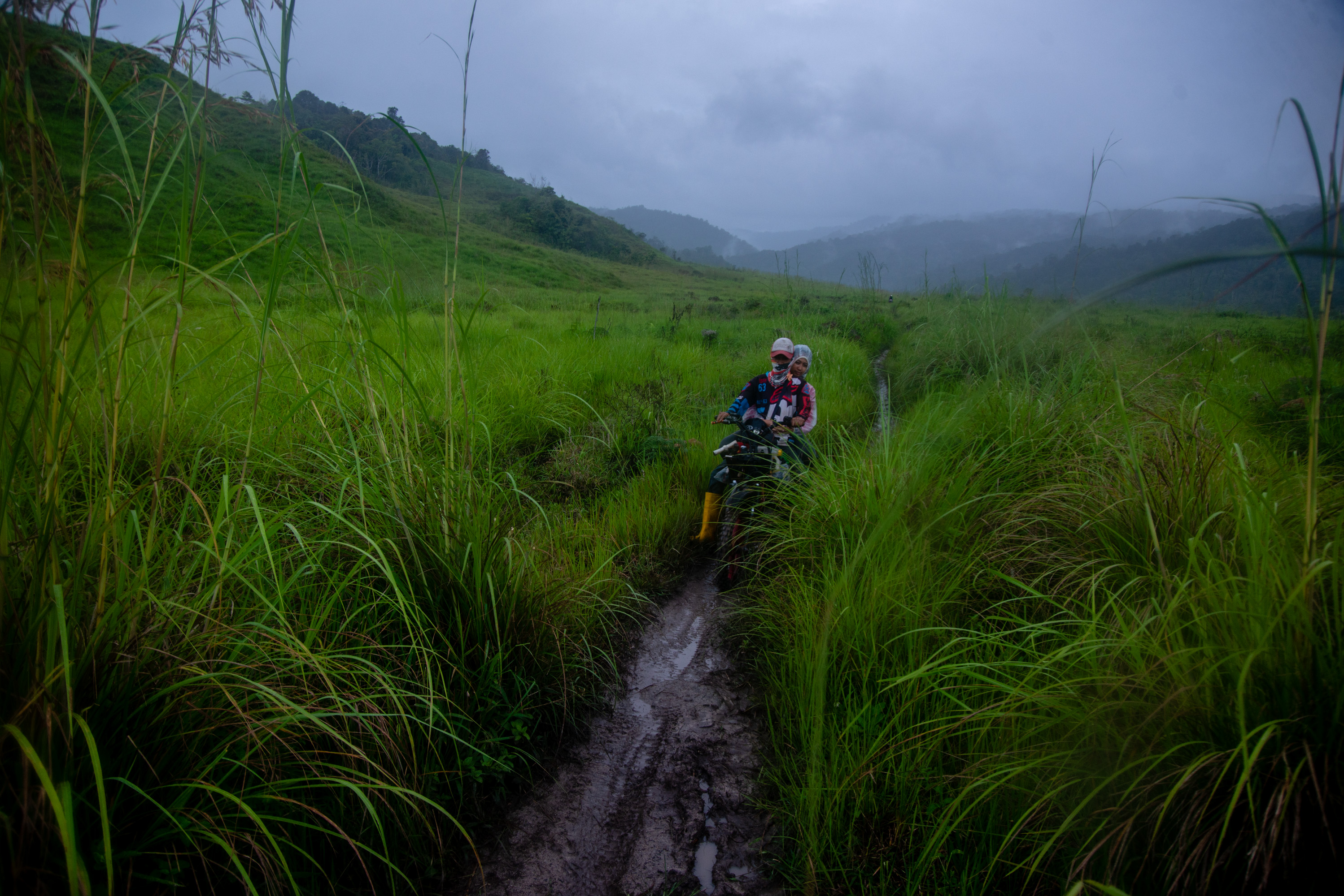 1548659681596-Ojek-Rampi-Menantang-Maut-38