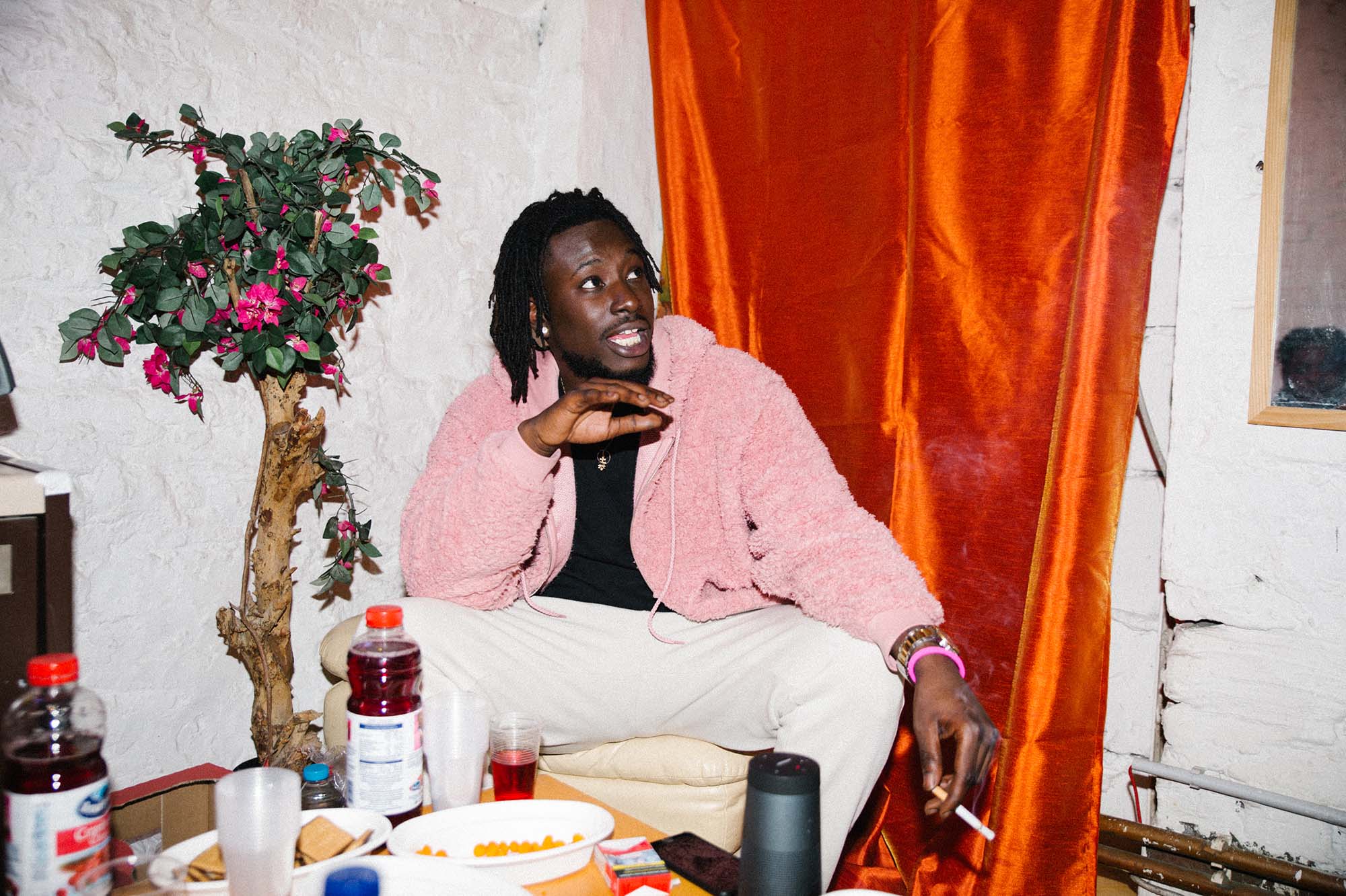 Darrell-Cole-behind-the-scenes-kultura-pink