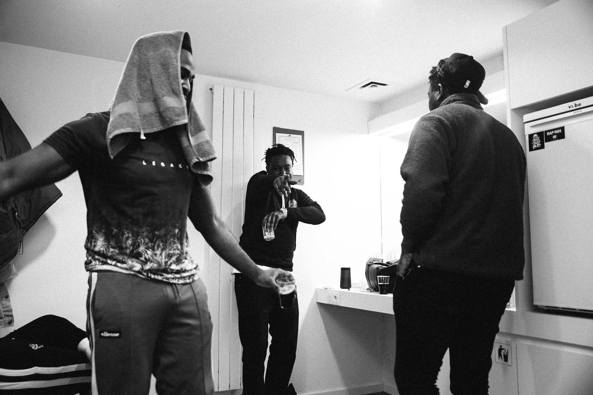 Darrell-Cole-behind-the-scenes-niveau-4-vrienden