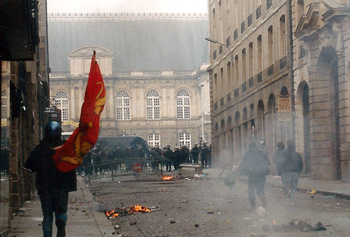 1548778971056-Scan-Parlement-72-Manif-Parl-Photo-Patrick-Desjardins-c