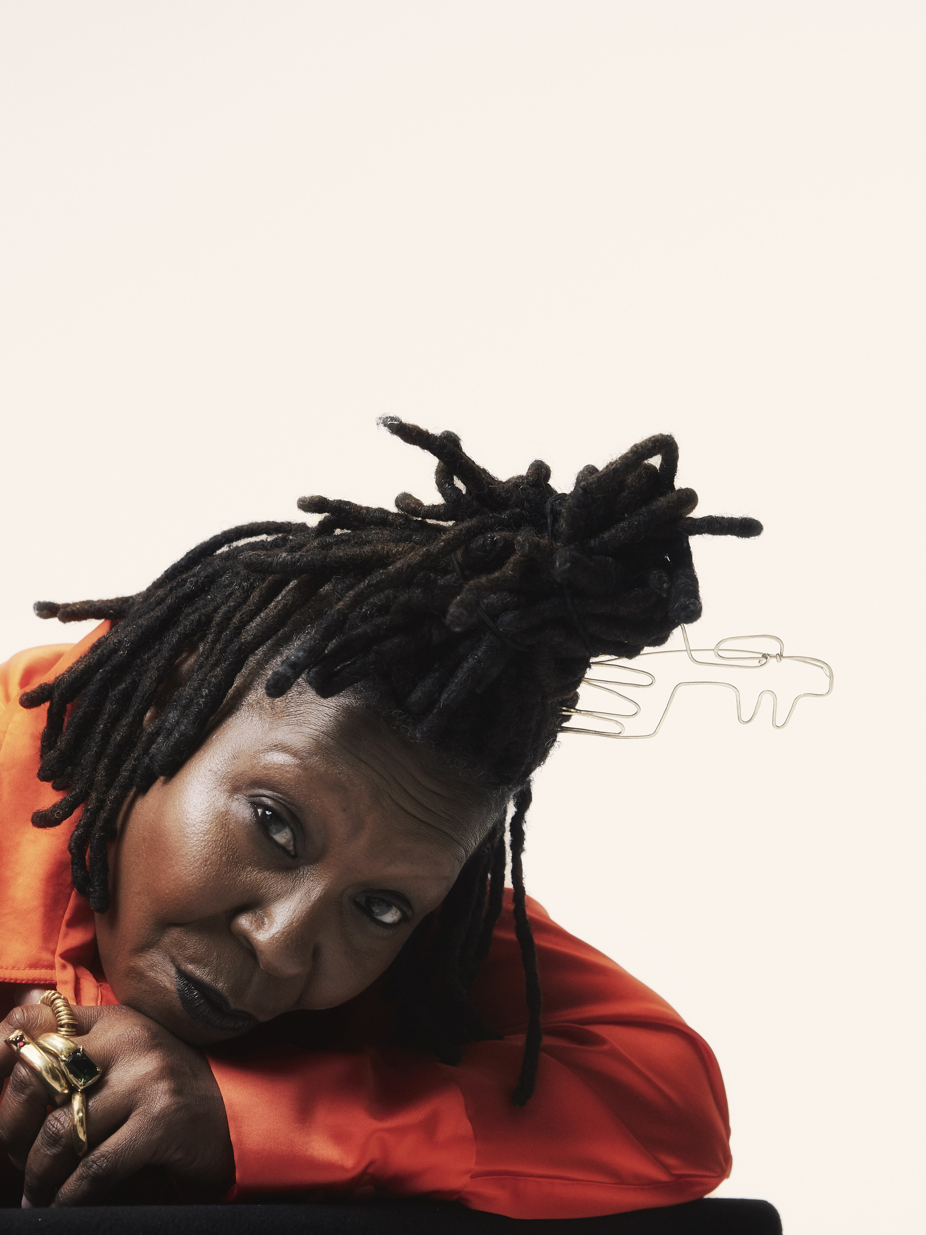 Why does whoopi goldberg have no eyebrows