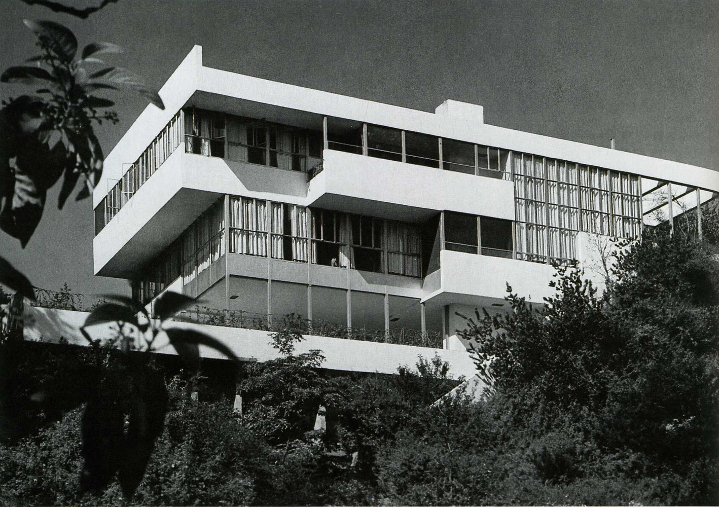 1548925768494-08-original-vision-richard-neutra-lovell-house